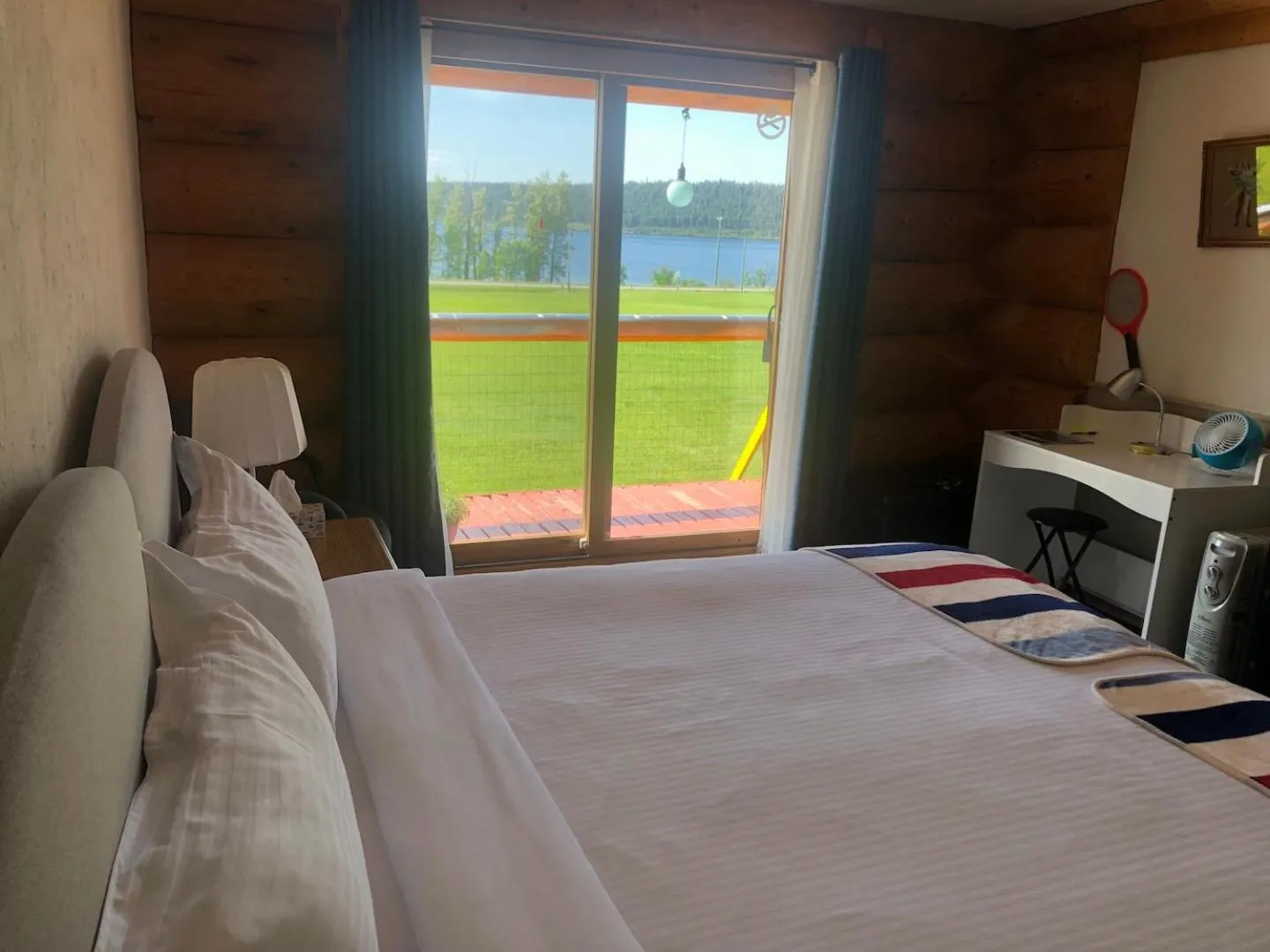 Photo of the whole room, Bed in Cariboo Log Guest House