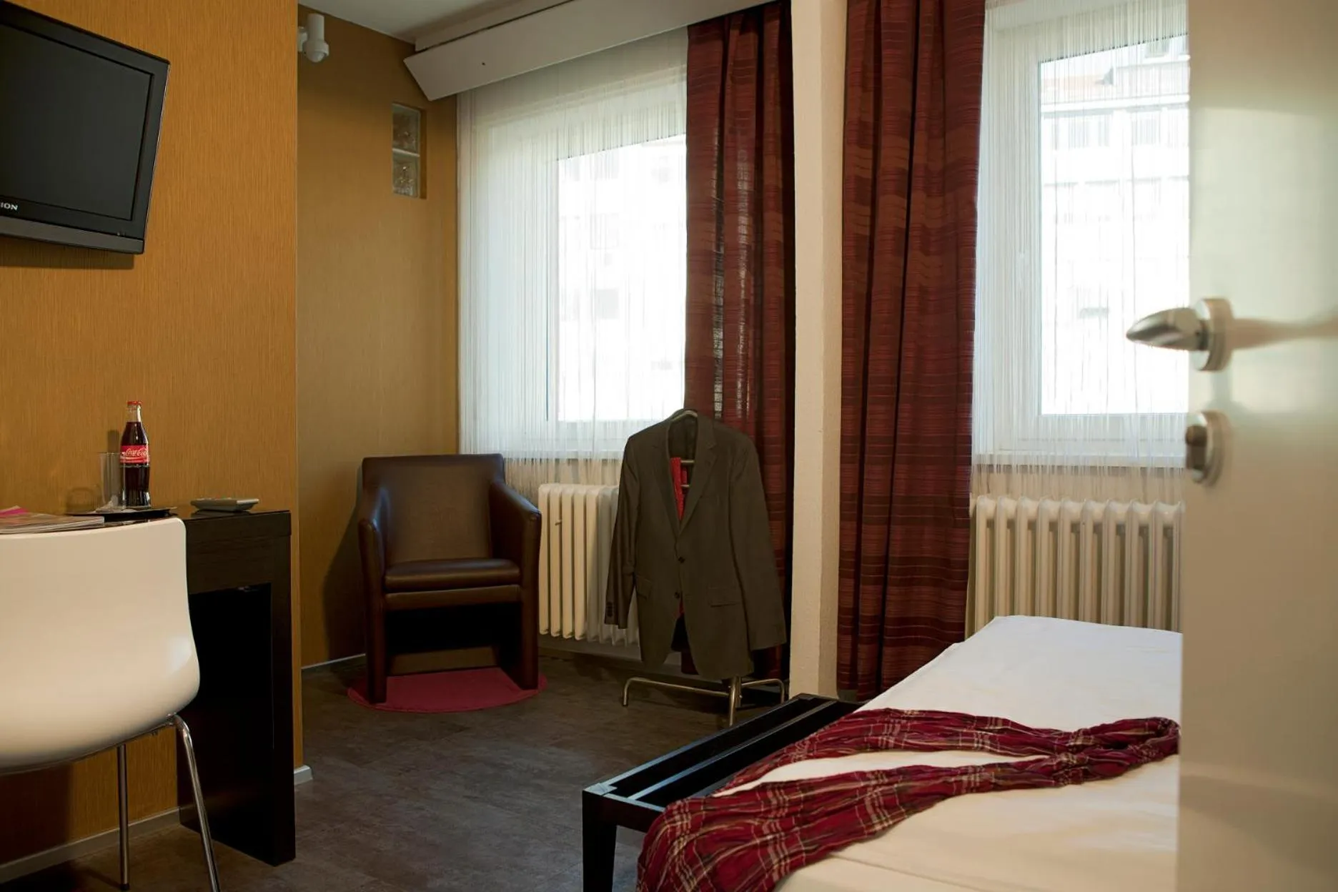 Photo of the whole room, Bed in Hotel Erbprinzenhof