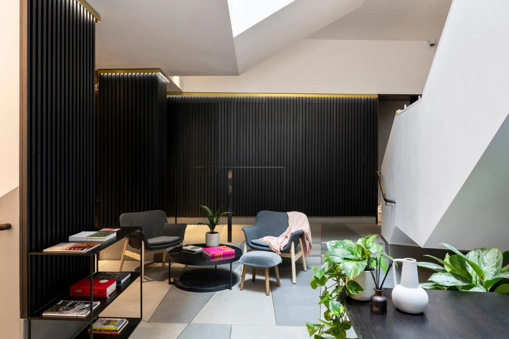 Communal lounge/ TV room in The Moorgate by COVE