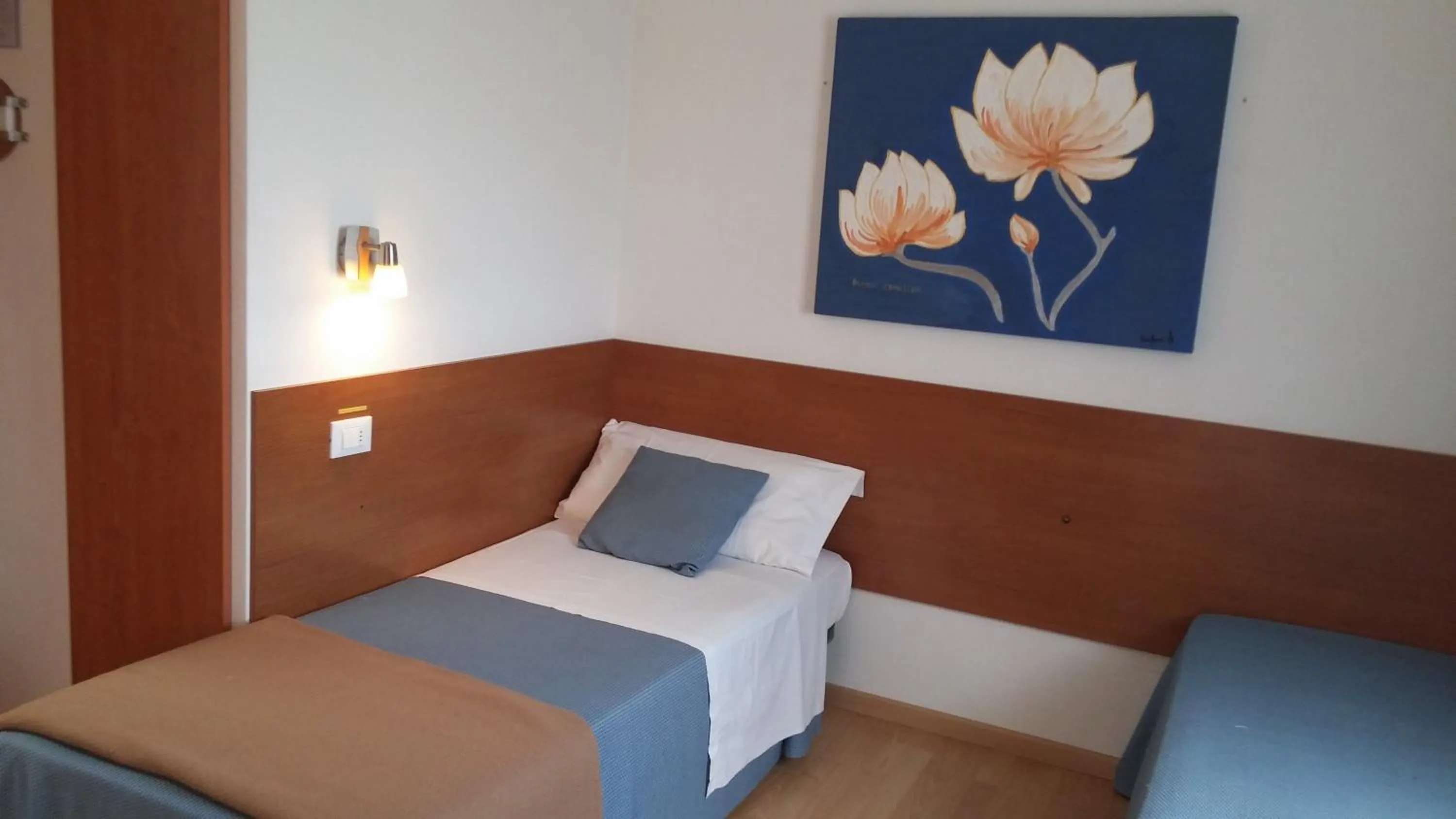 Bed in Venice Airport Room