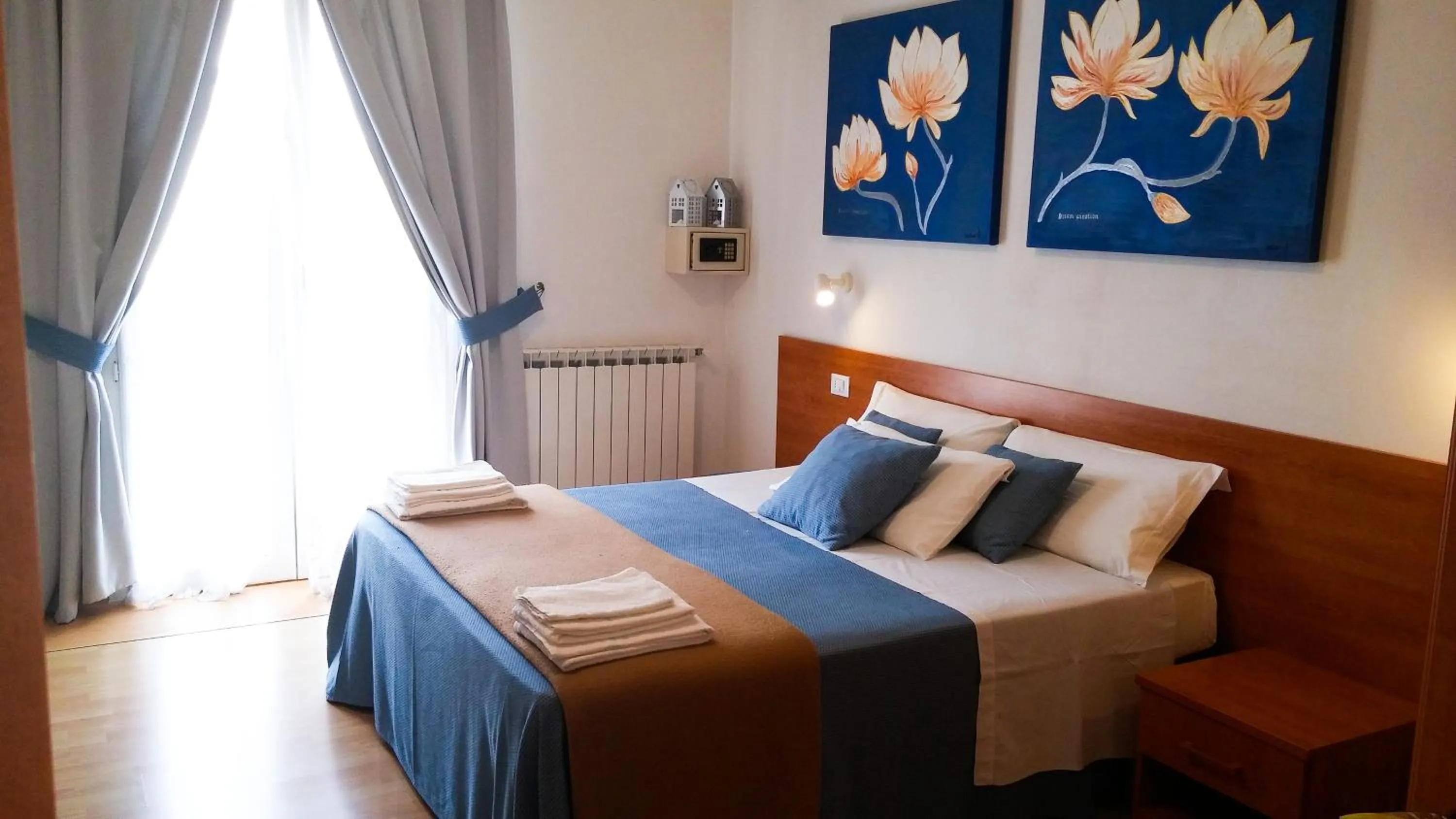 Bed in Venice Airport Room