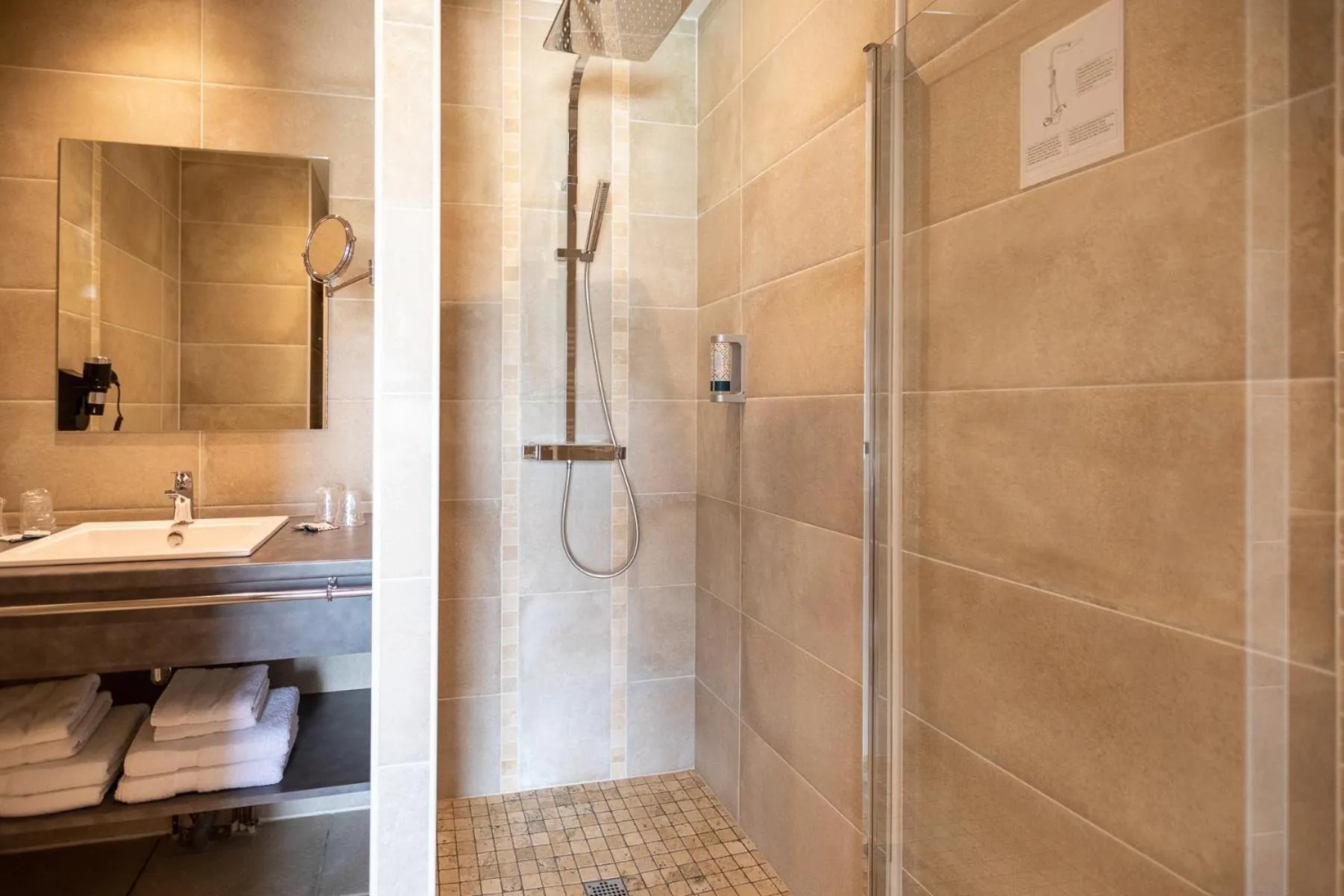 Bathroom in L'Oustal de Vézac