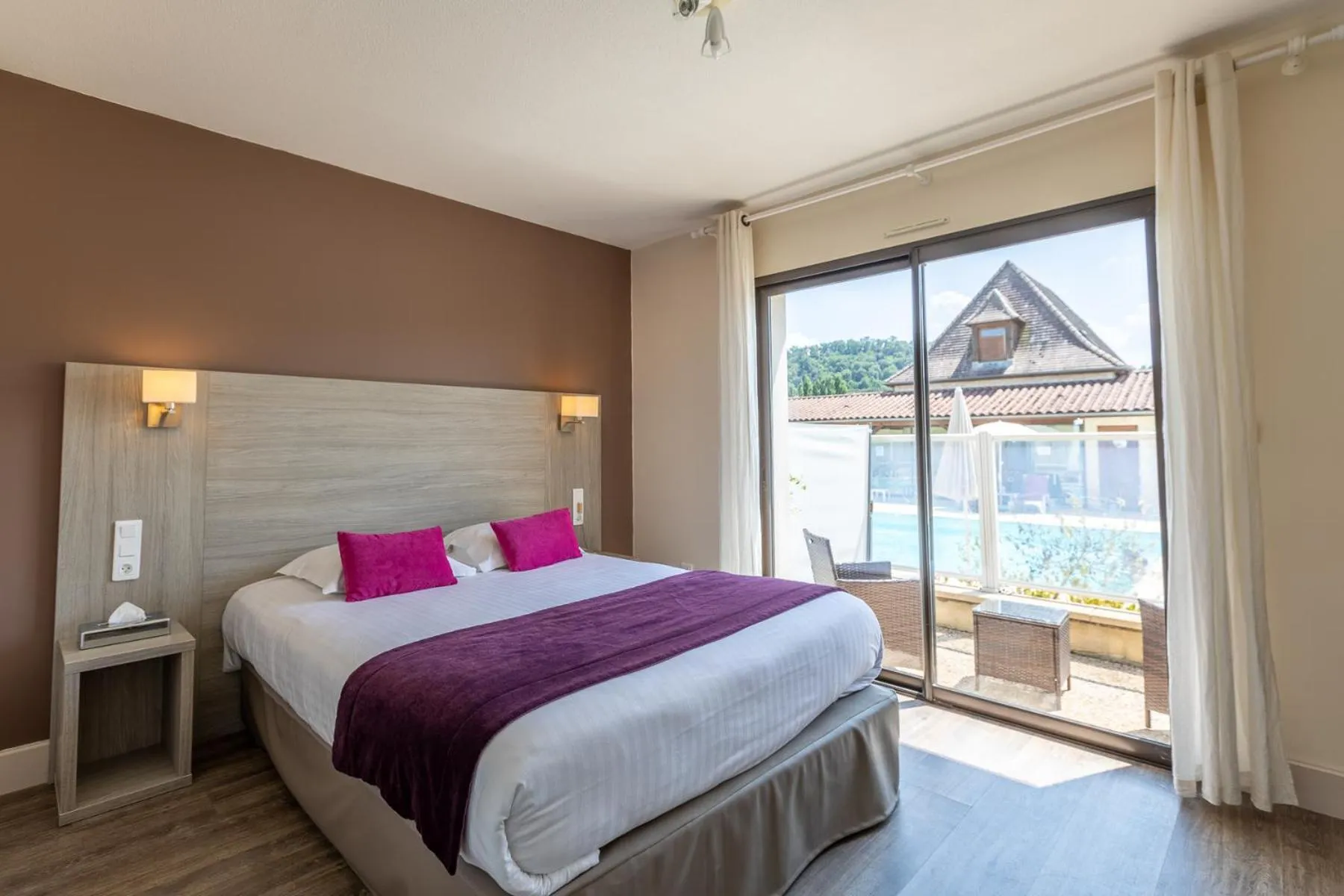 Photo of the whole room, Bed in L'Oustal de Vézac