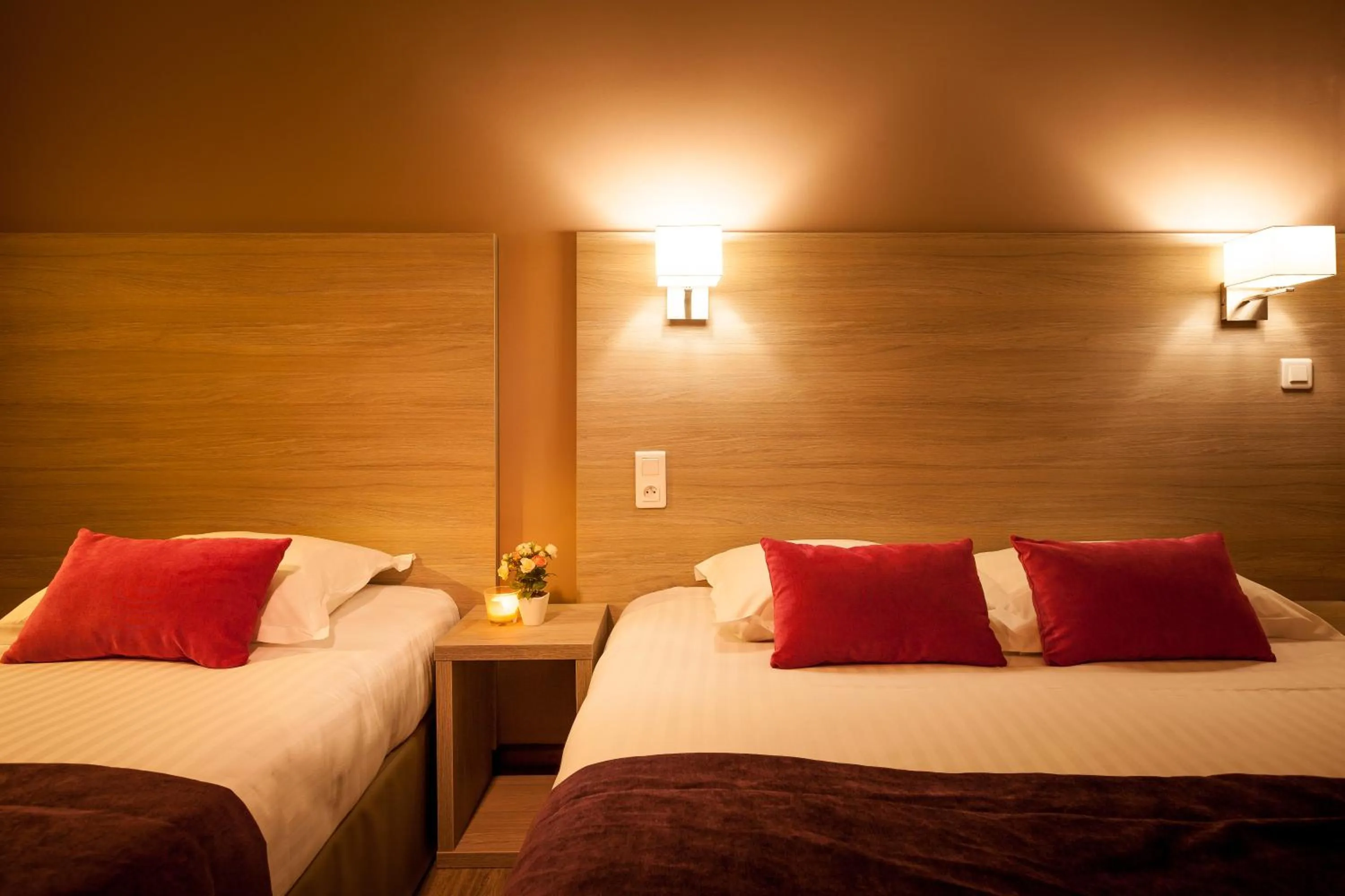 Photo of the whole room, Bed in L'Oustal de Vézac