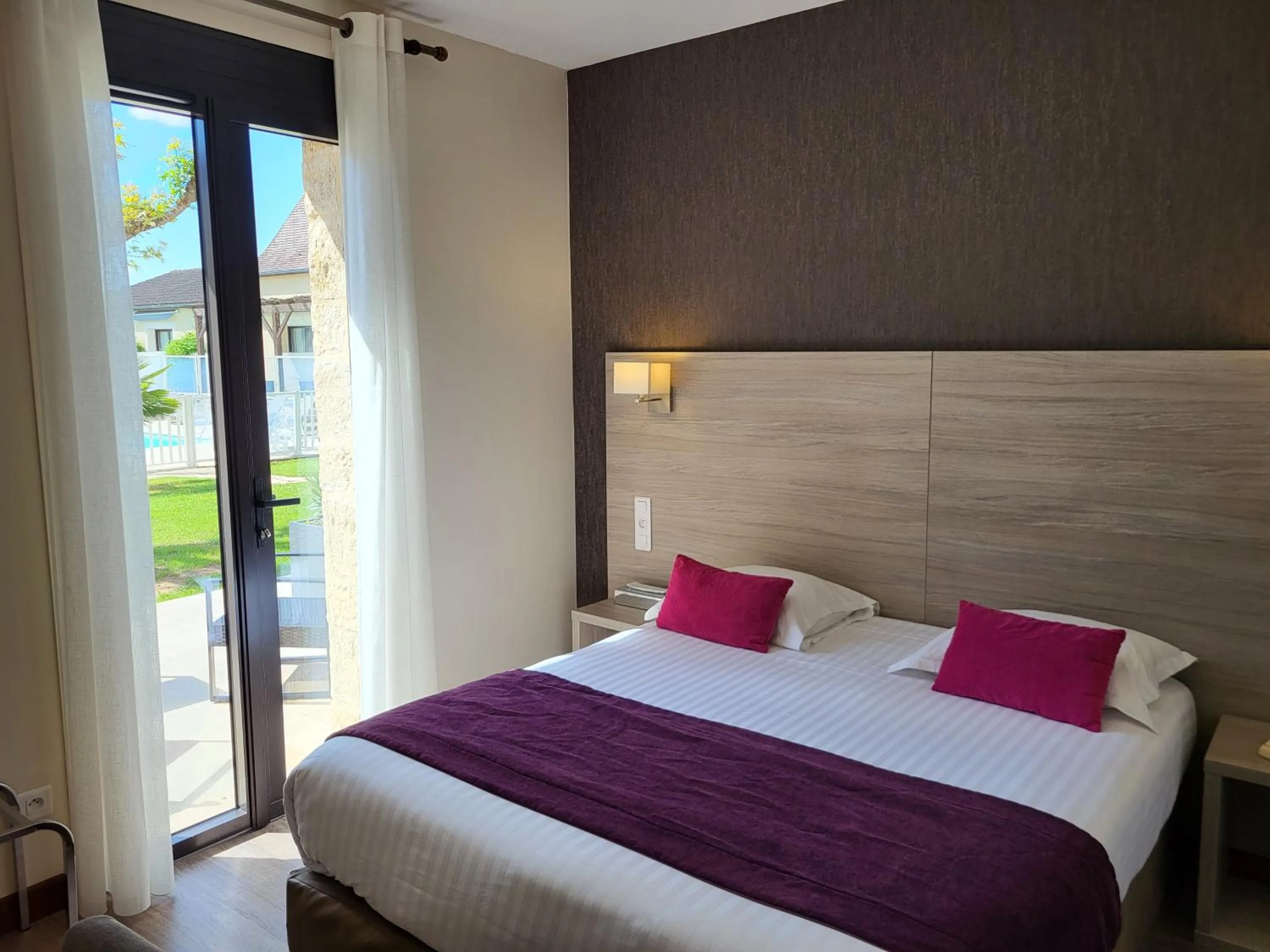 Photo of the whole room, Bed in L'Oustal de Vézac