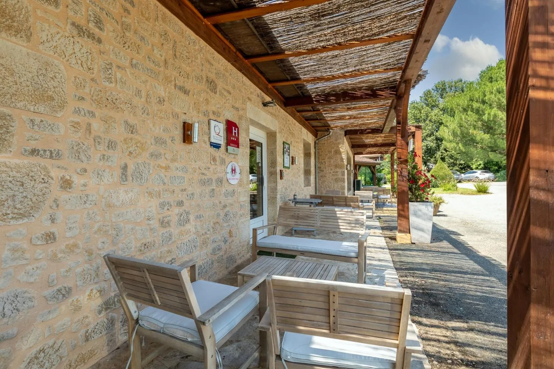 Facade/entrance in L'Oustal de Vézac
