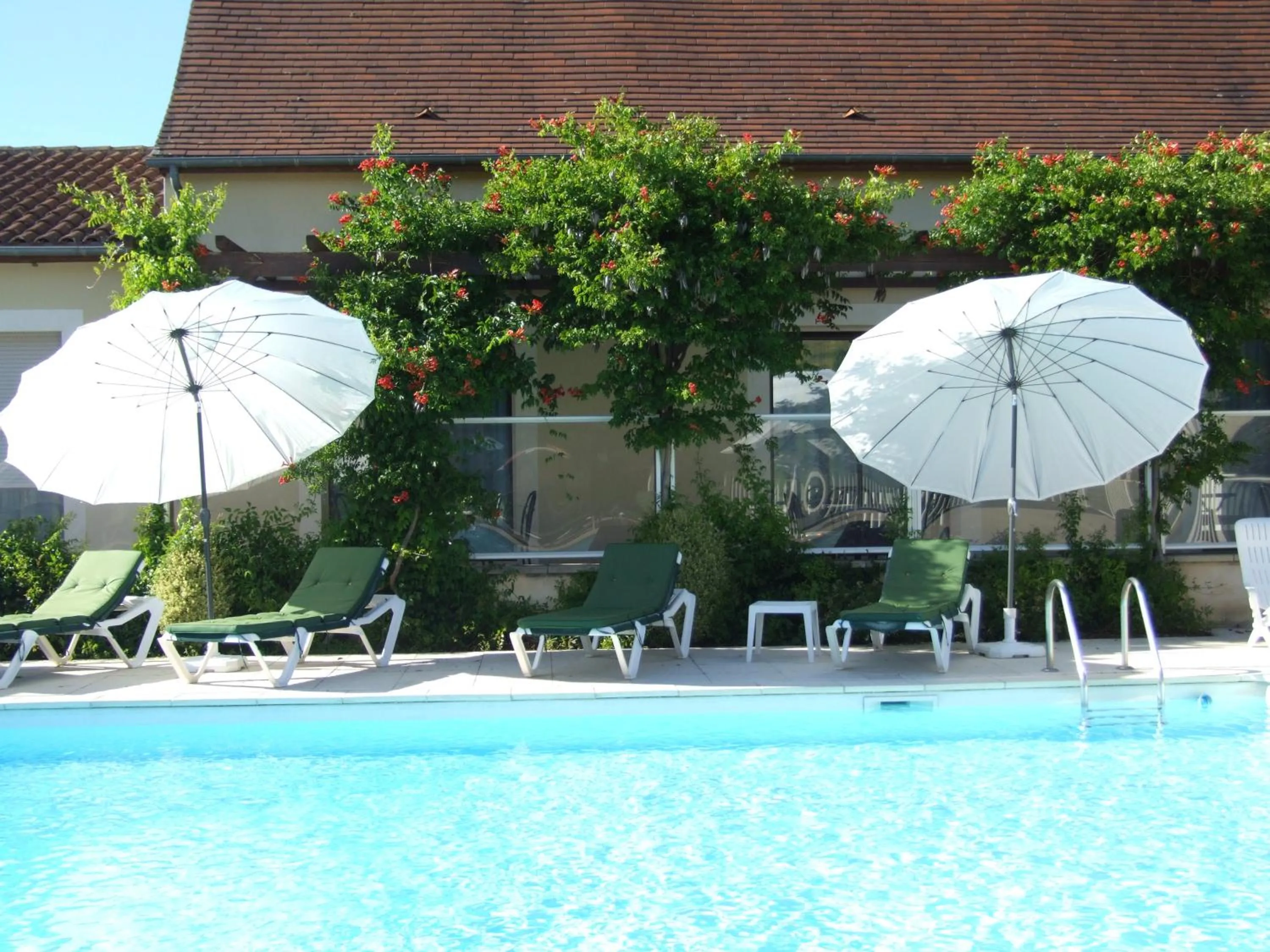 Swimming pool in L'Oustal de Vézac