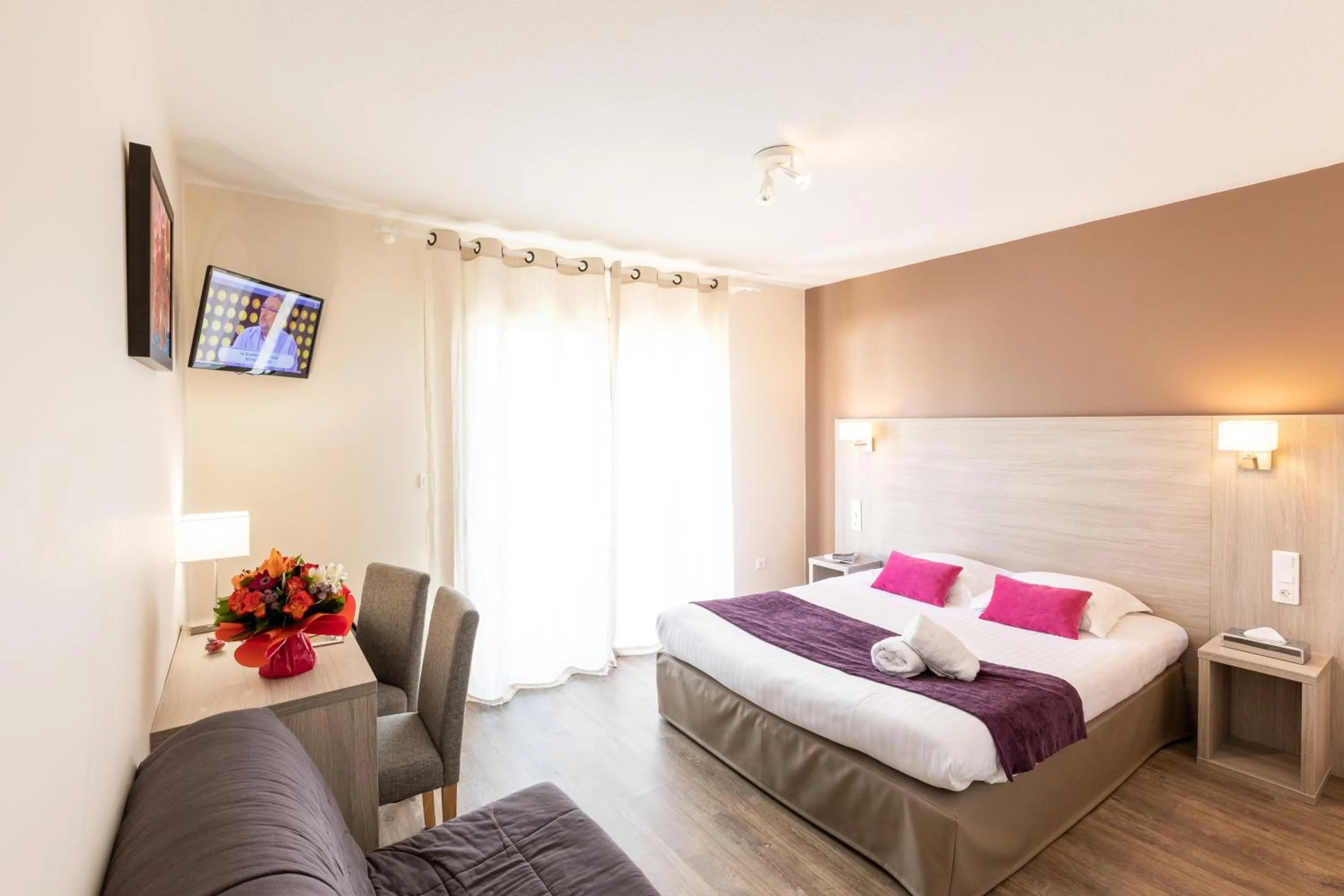 Photo of the whole room, Bed in L'Oustal de Vézac