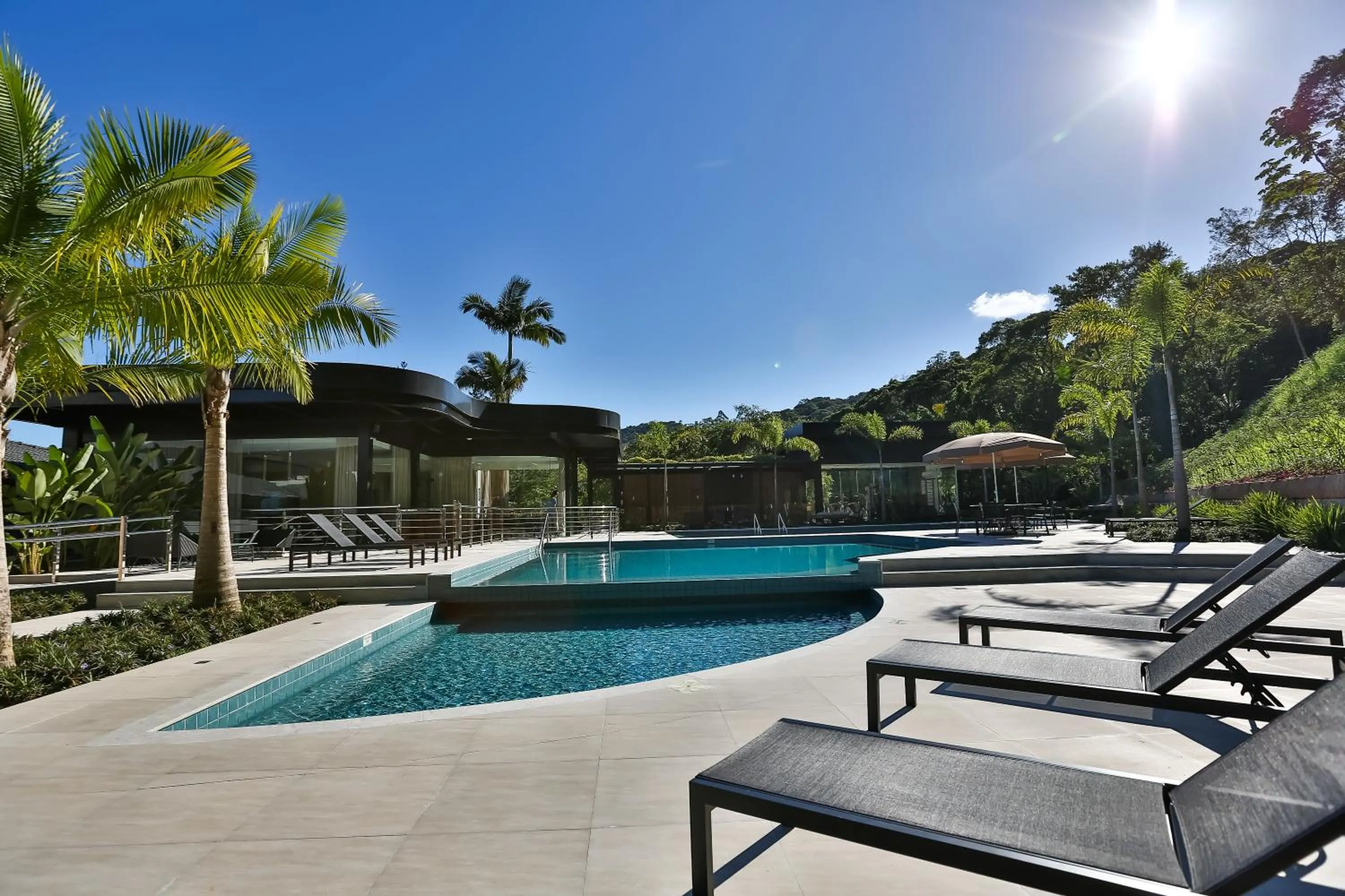 Swimming pool in Quality Hotel Blumenau