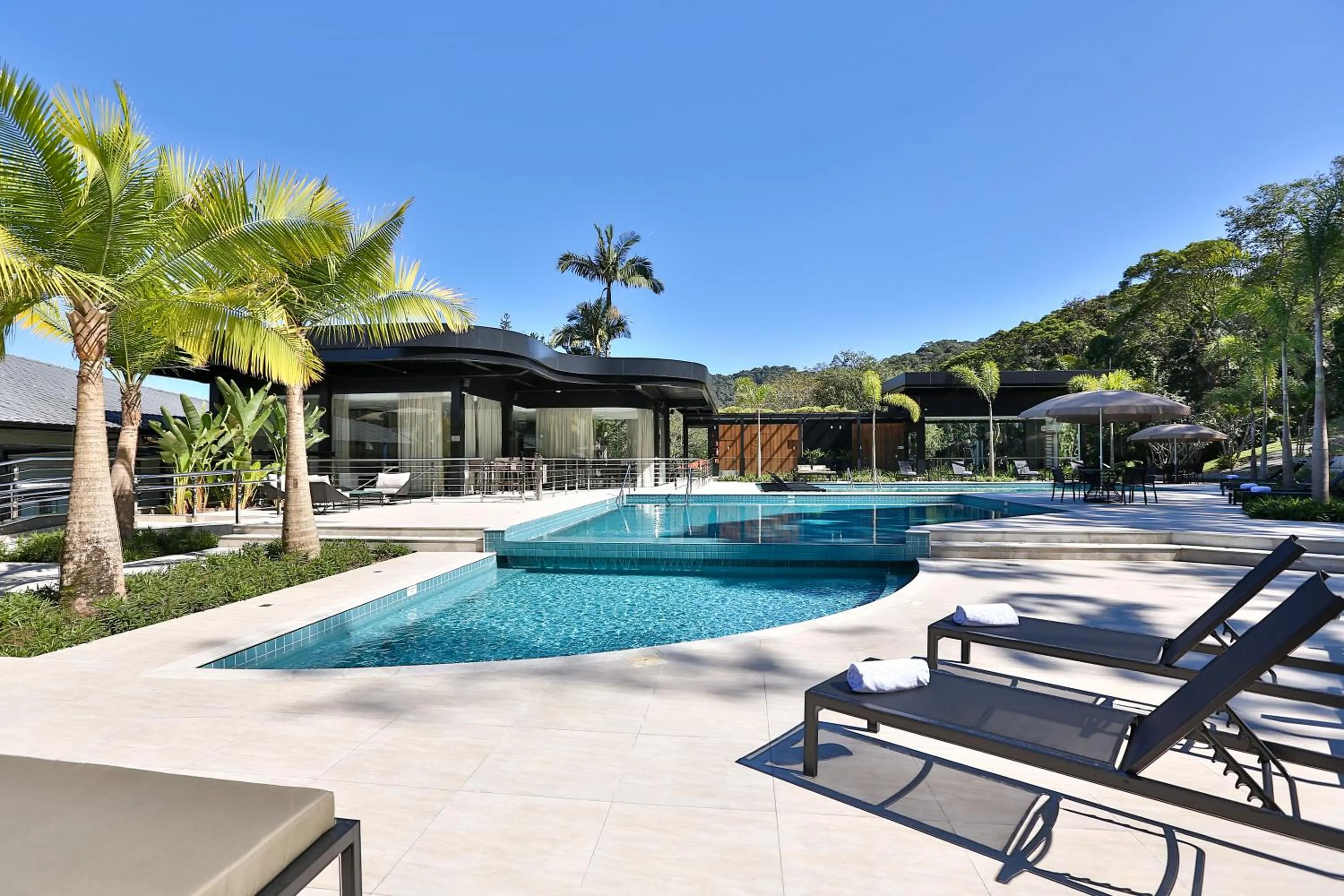 Swimming pool in Quality Hotel Blumenau