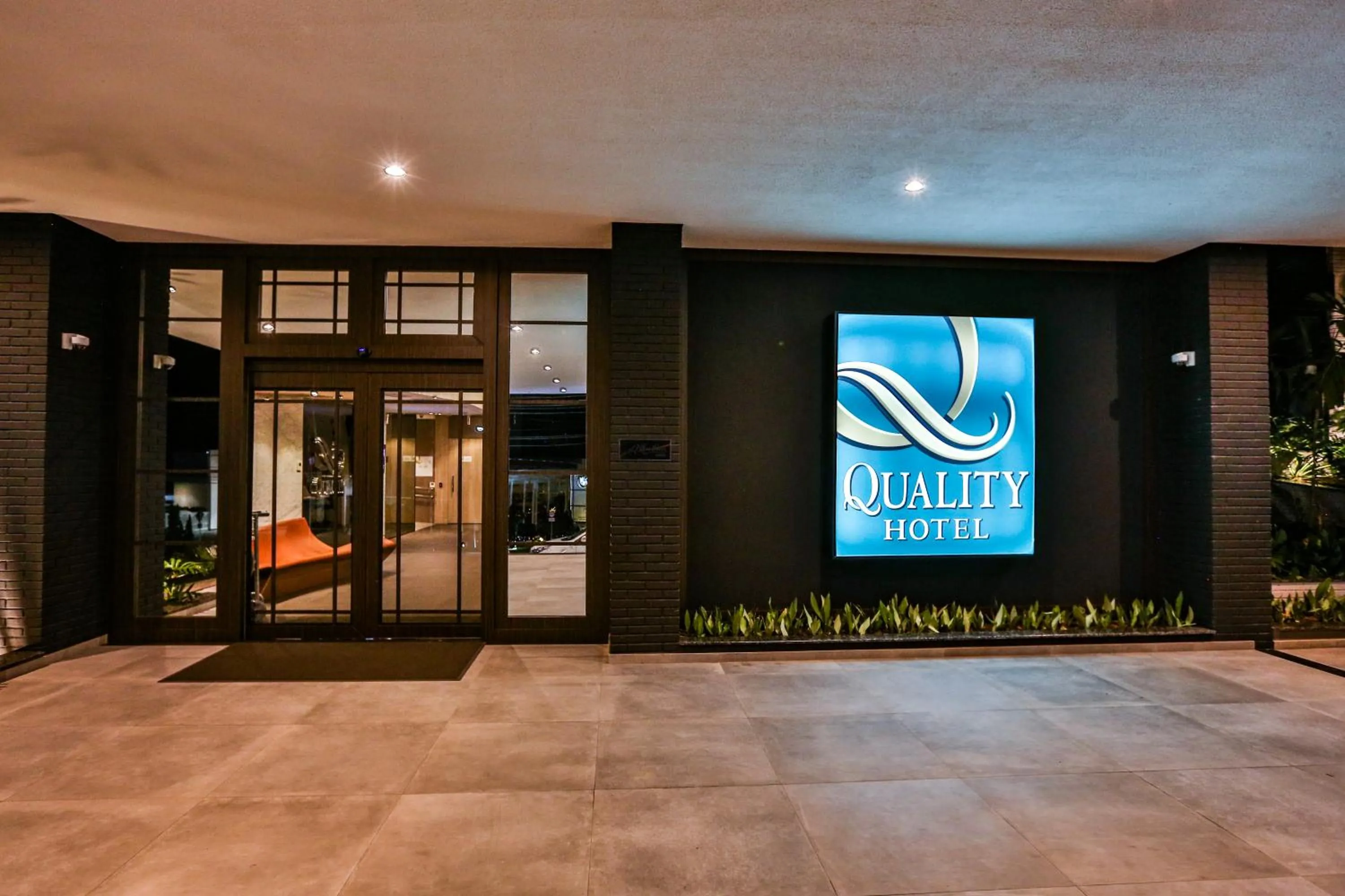 Facade/entrance in Quality Hotel Blumenau