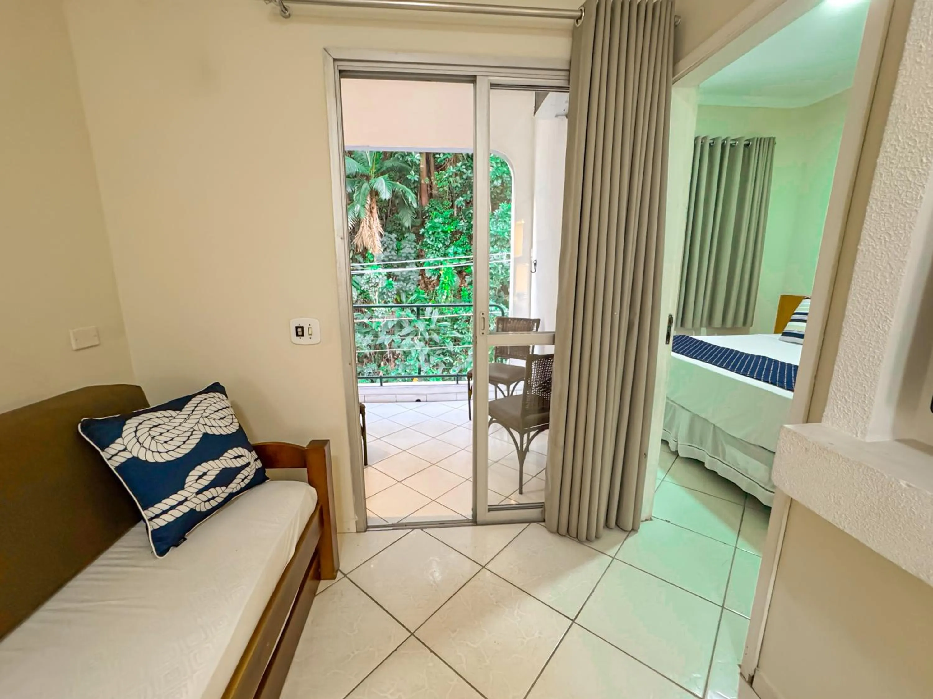 Seating area, Bed in Hotel Nacional Inn Guarujá