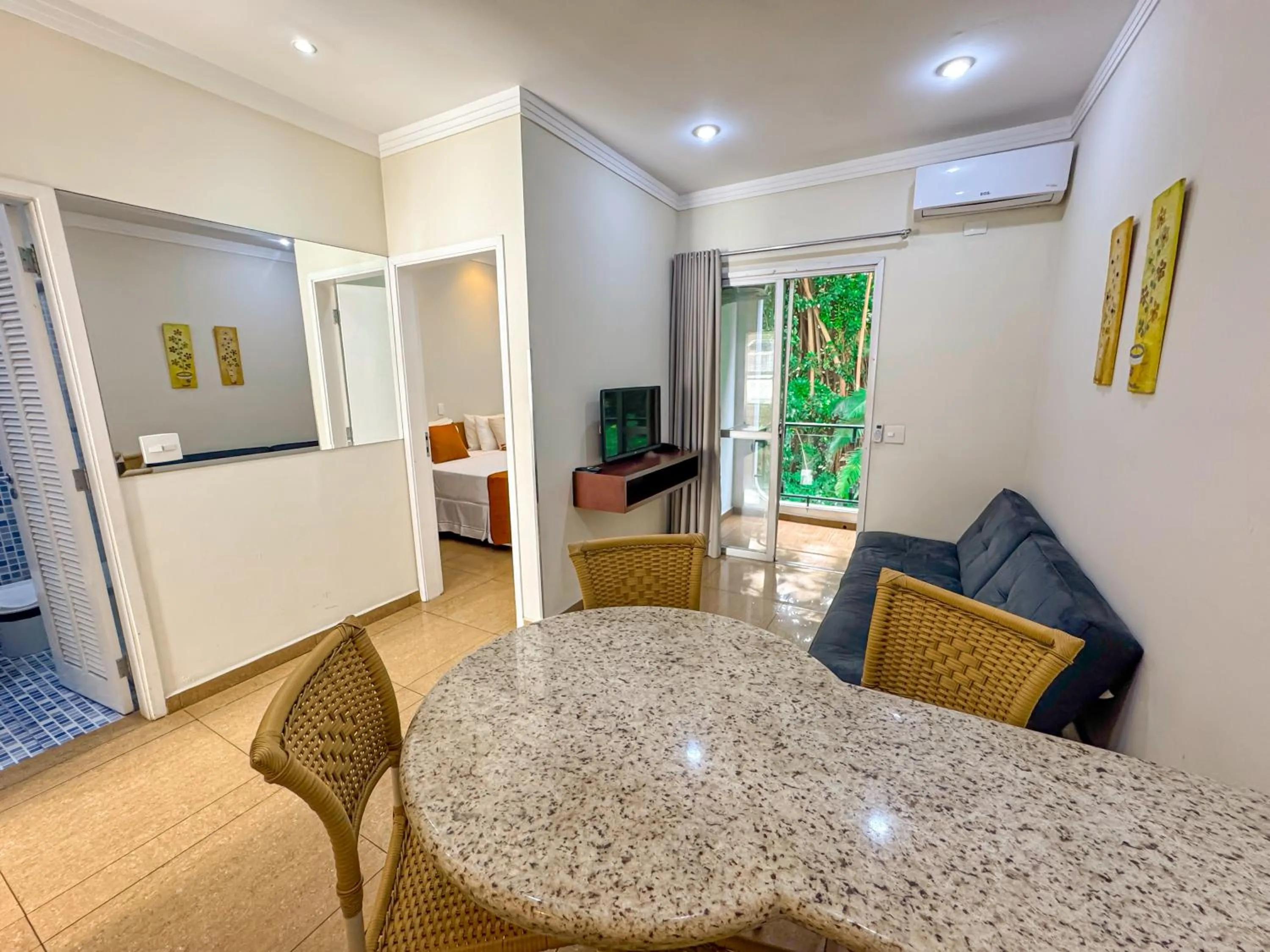 Seating area in Hotel Nacional Inn Guarujá