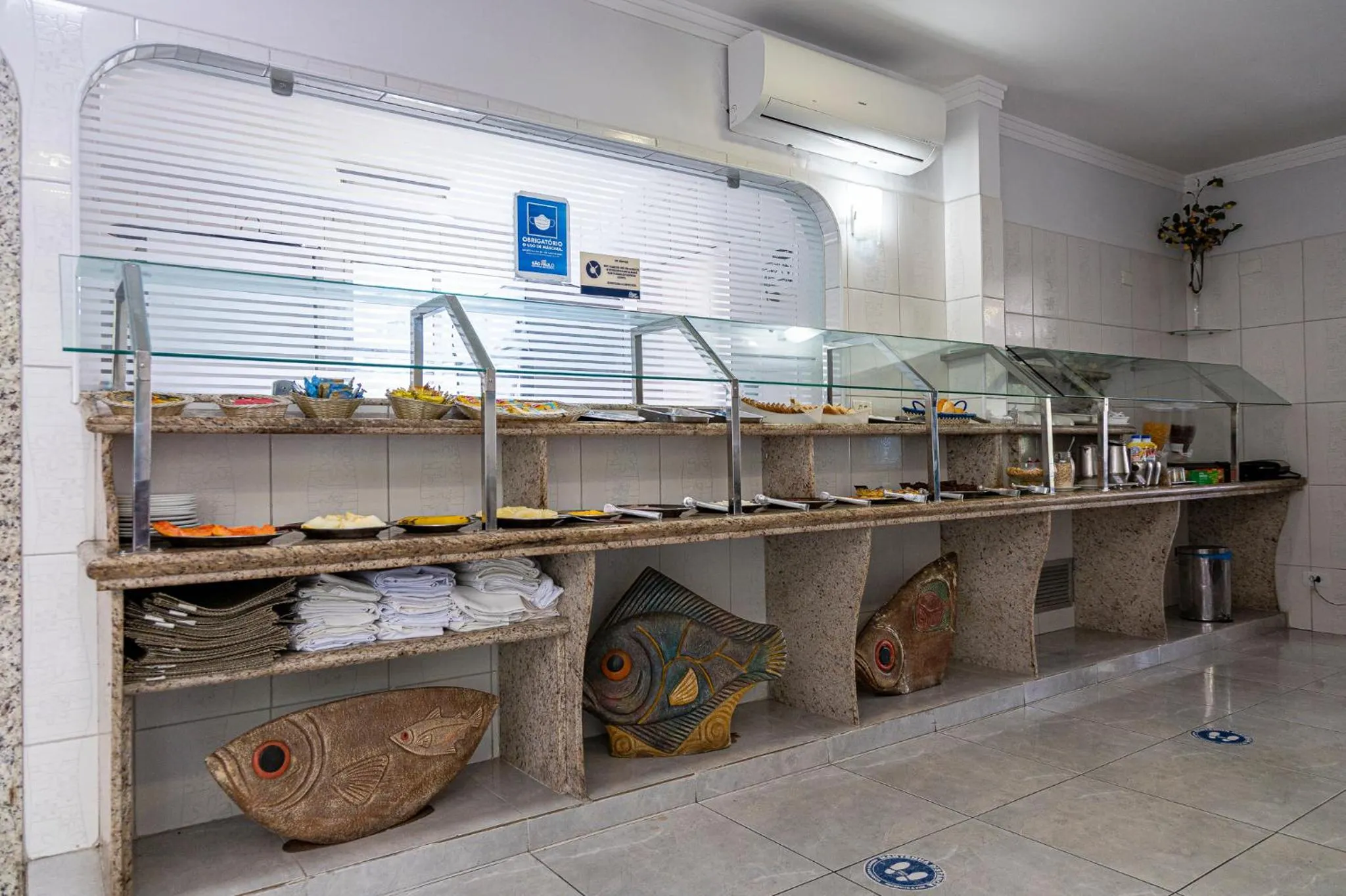 Buffet breakfast in Hotel Nacional Inn Guarujá