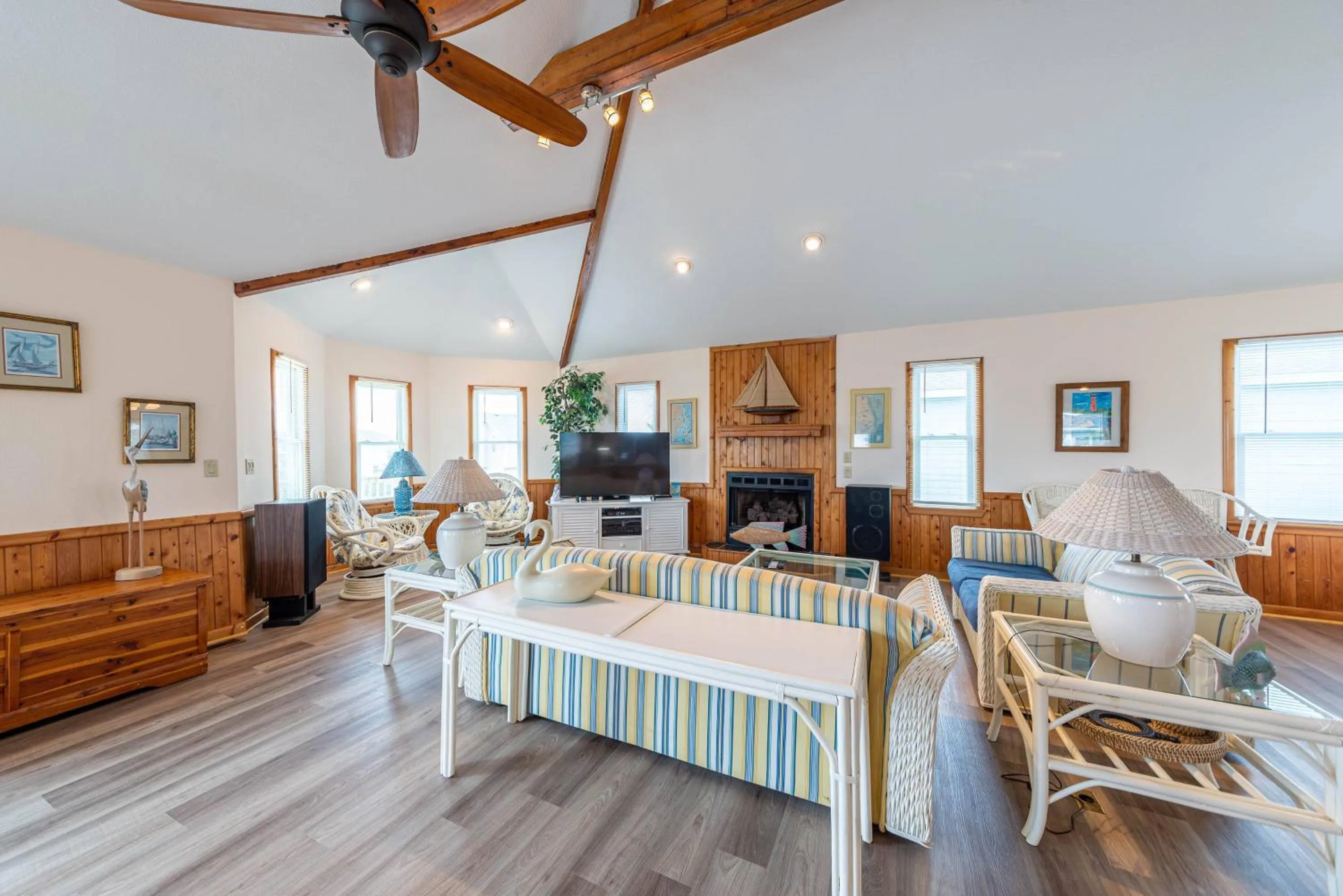 Blue Moon - Corolla, Crown Point, 240 Yds to Beach, Hot Tub, Pets OK, Community Pool and Tennis