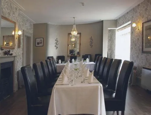 Restaurant/places to eat in Satis House Hotel