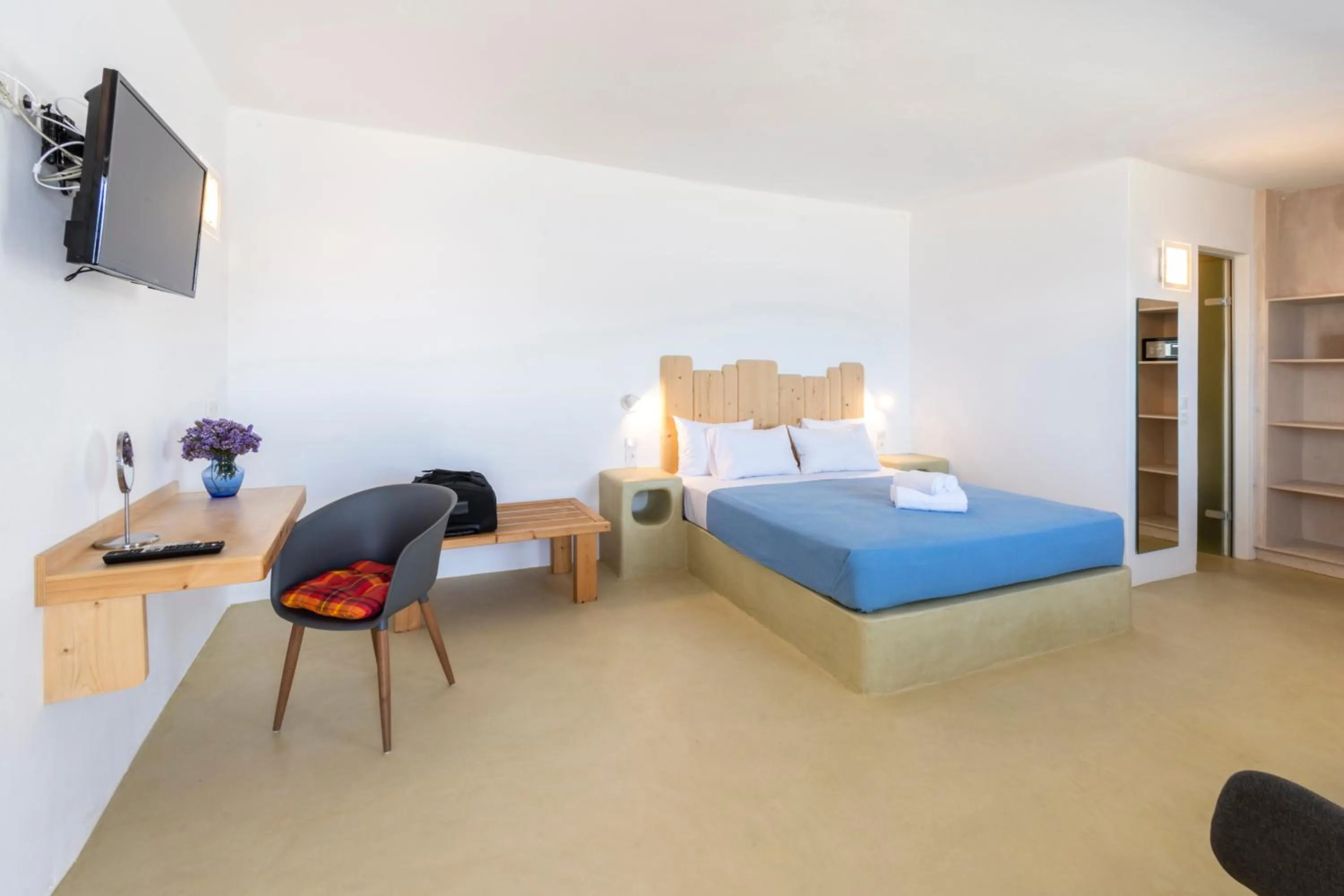 Photo of the whole room, Bed in Mykonos Azure