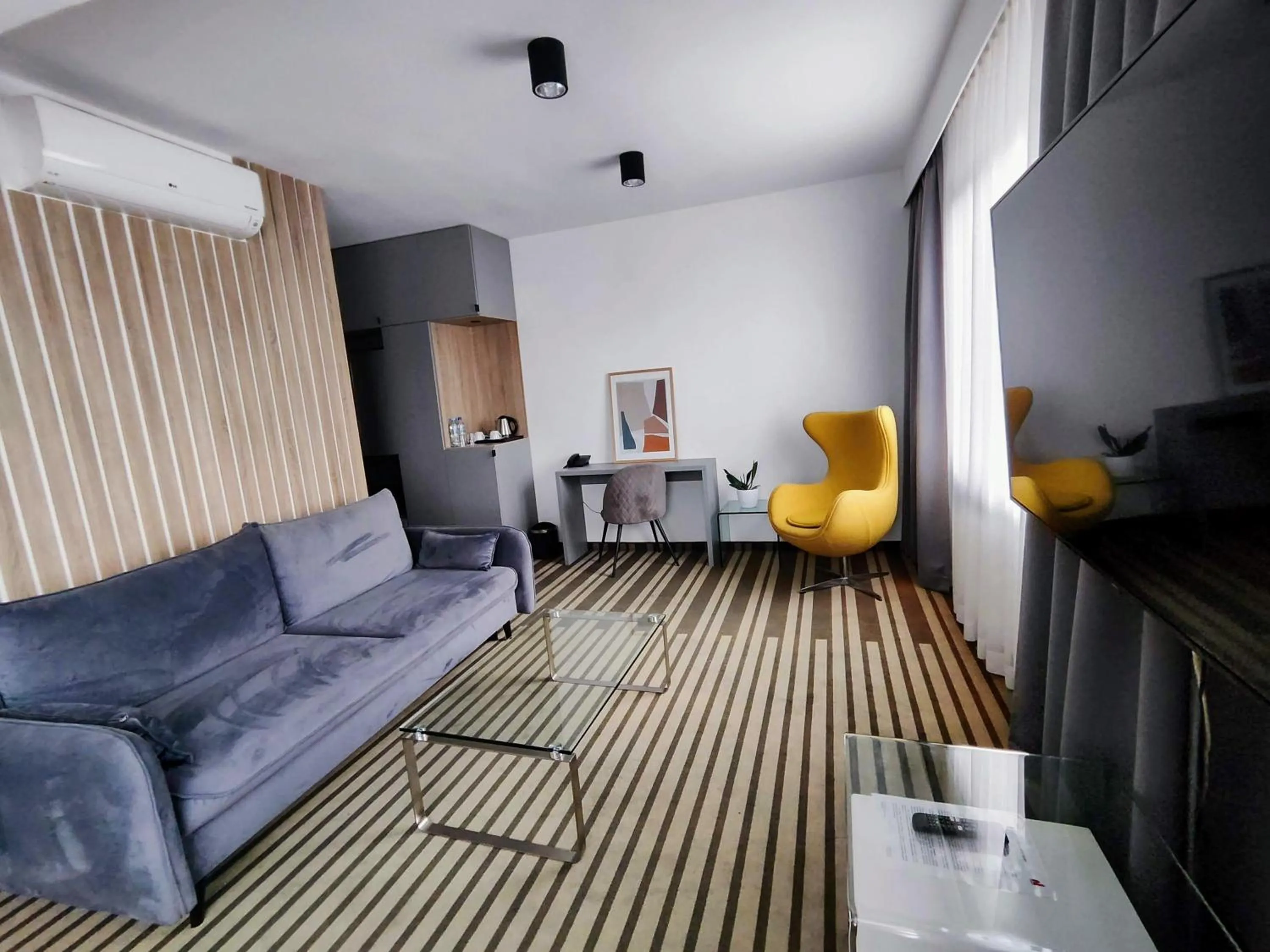 TV and multimedia in NoBo Hotel - business