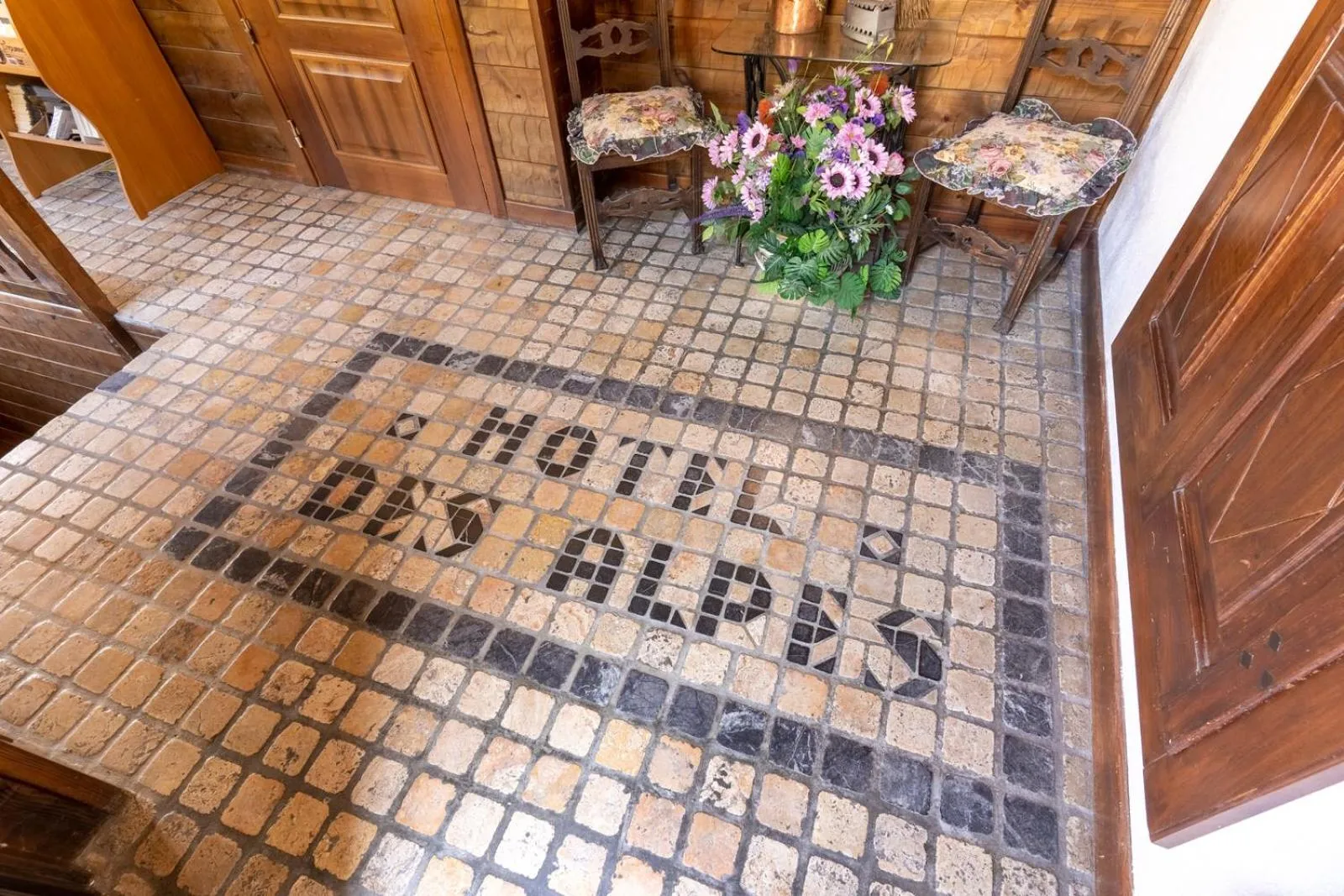 Decorative detail in Hotel Des Alpes