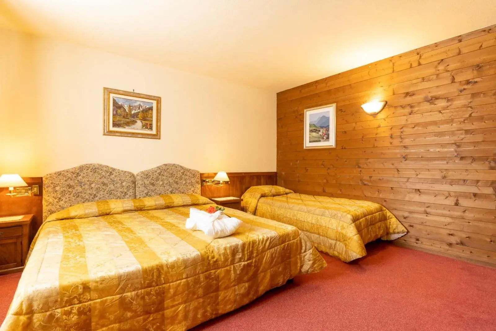 Triple Room in Hotel Des Alpes Triple Room in Hotel Des Alpes