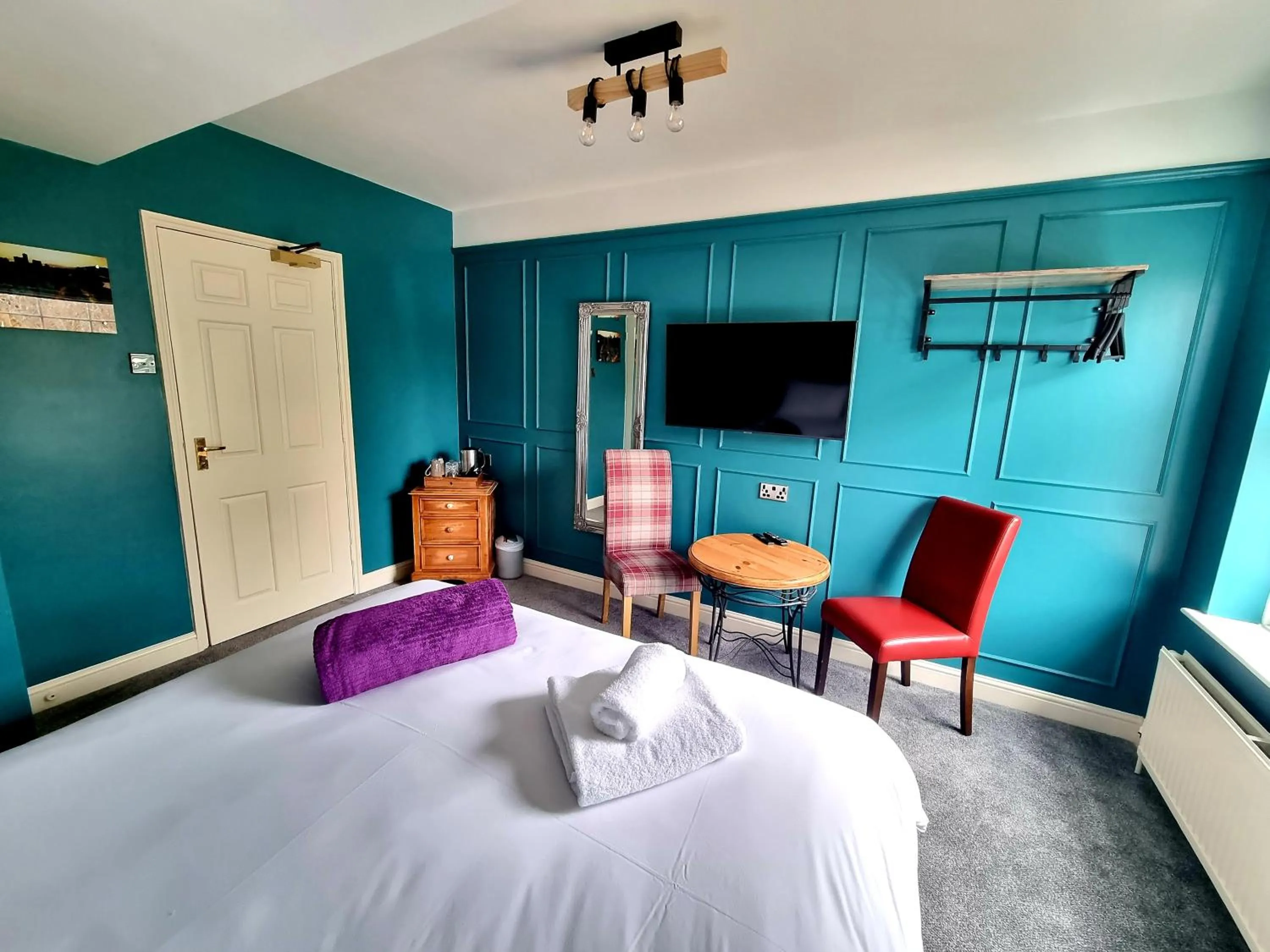 Bedroom, Bed in The Plough Inn