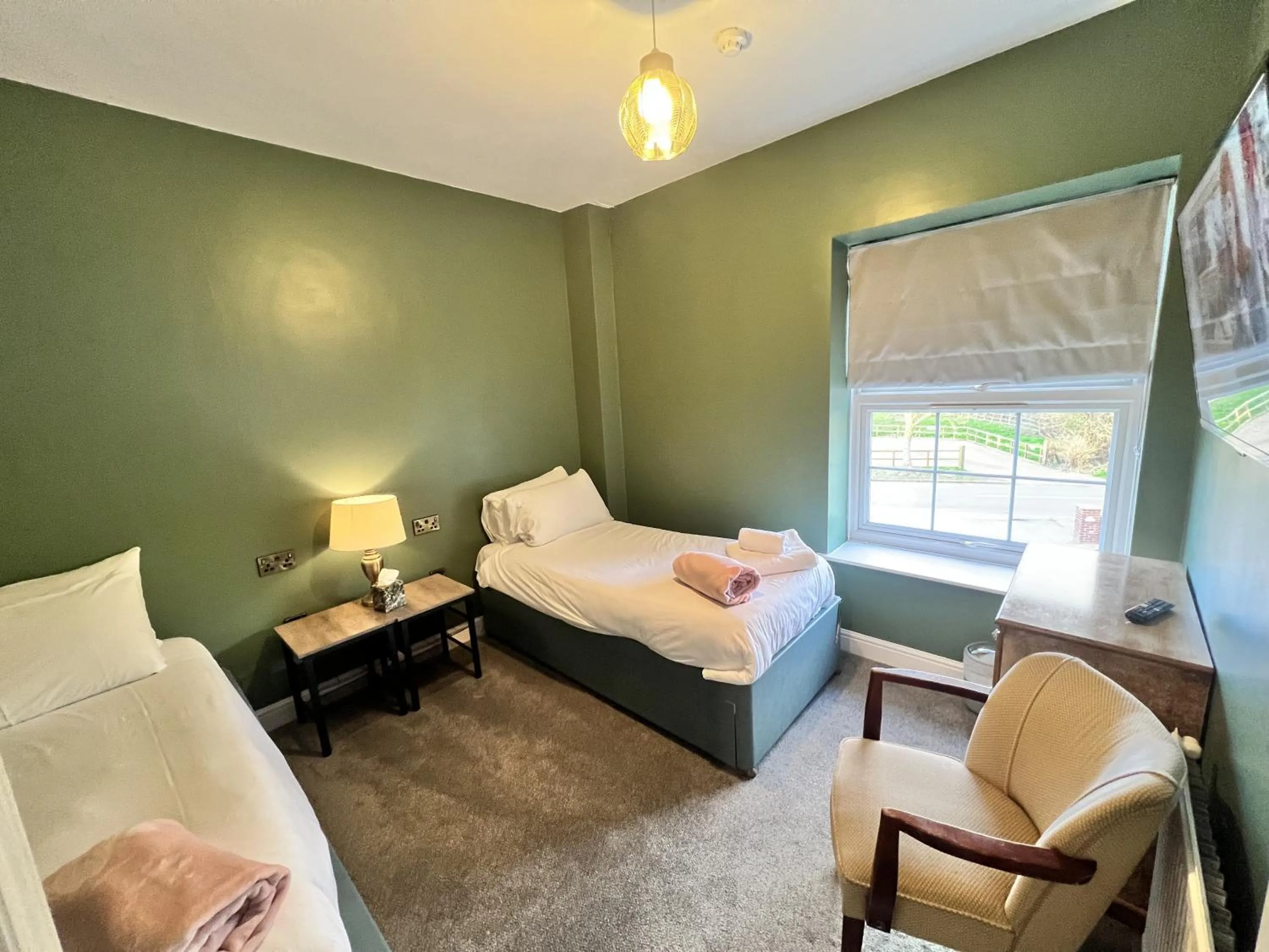 Bedroom, Bed in The Plough Inn