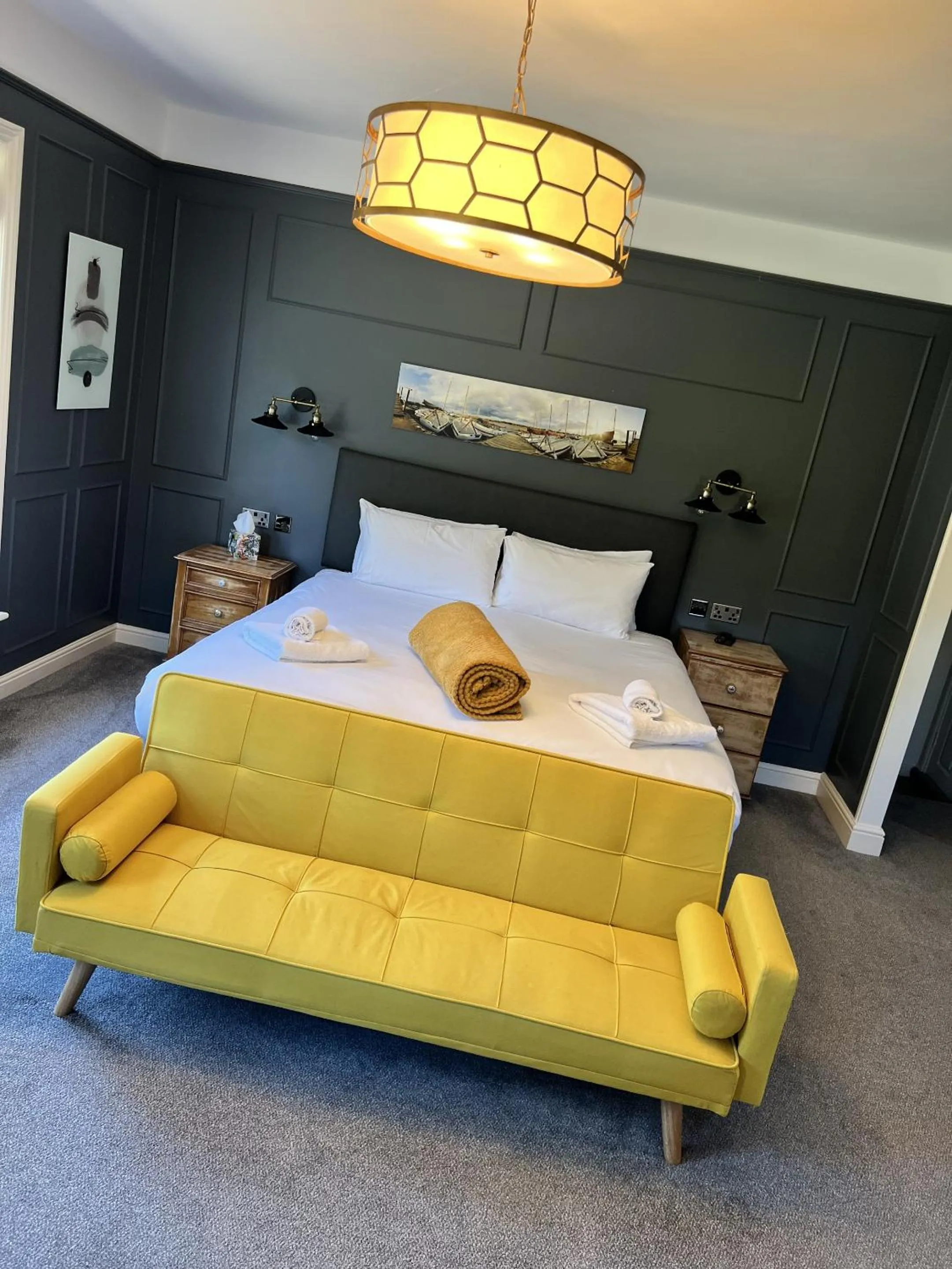 Bedroom, Bed in The Plough Inn