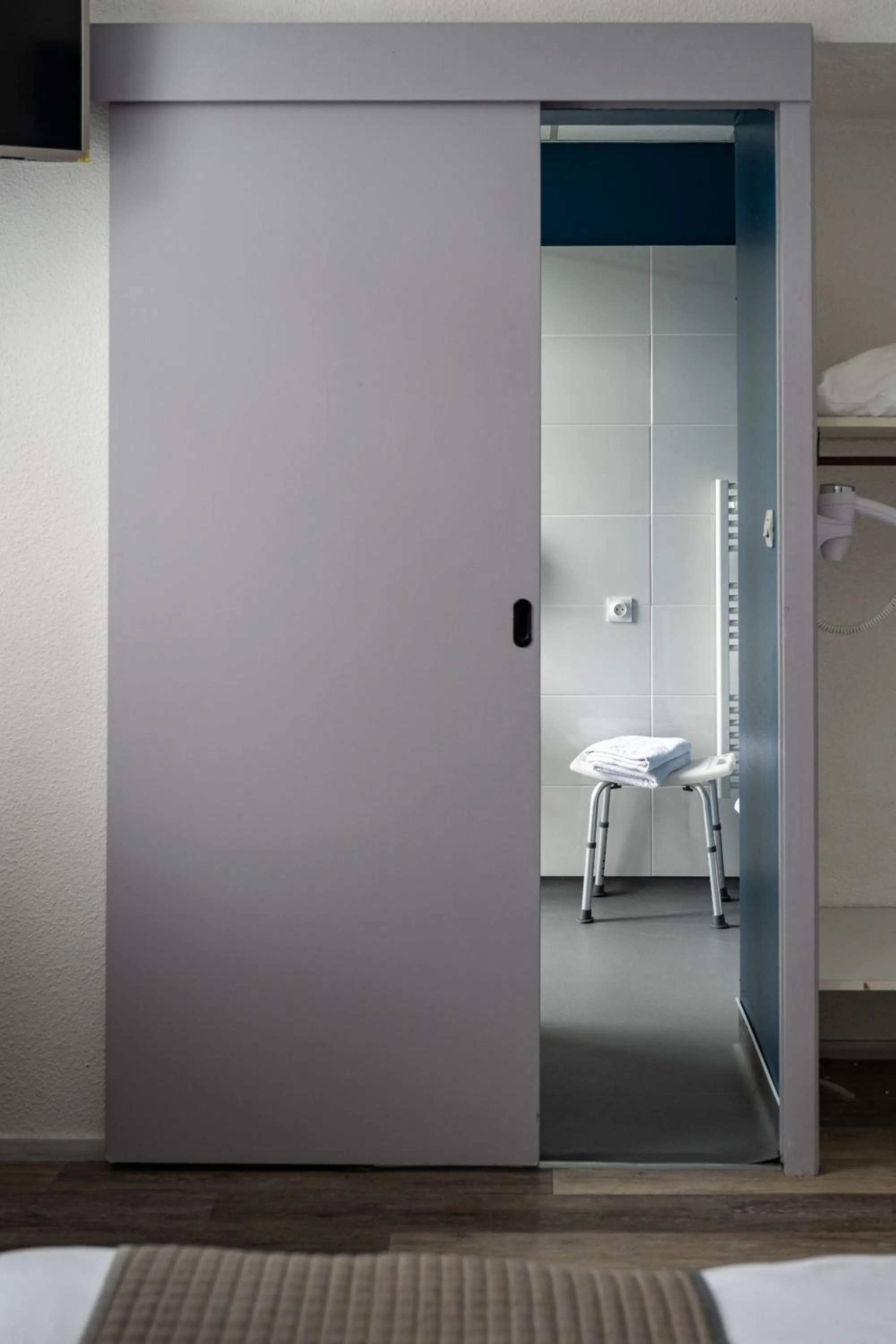 Facility for disabled guests in Contact Hôtel du Champ de Mars de Saint-Brieuc