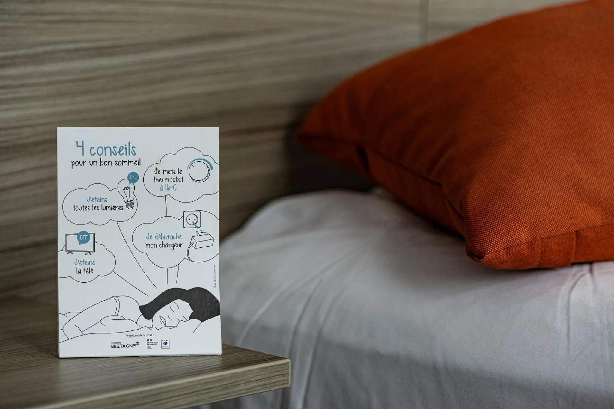 Property building, Bed in Contact Hôtel du Champ de Mars de Saint-Brieuc