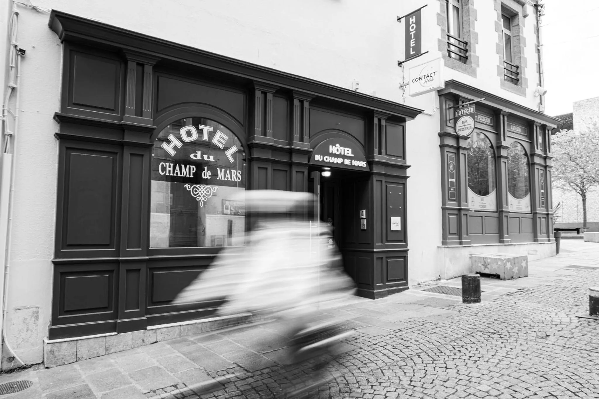 Facade/entrance in Contact Hôtel du Champ de Mars de Saint-Brieuc