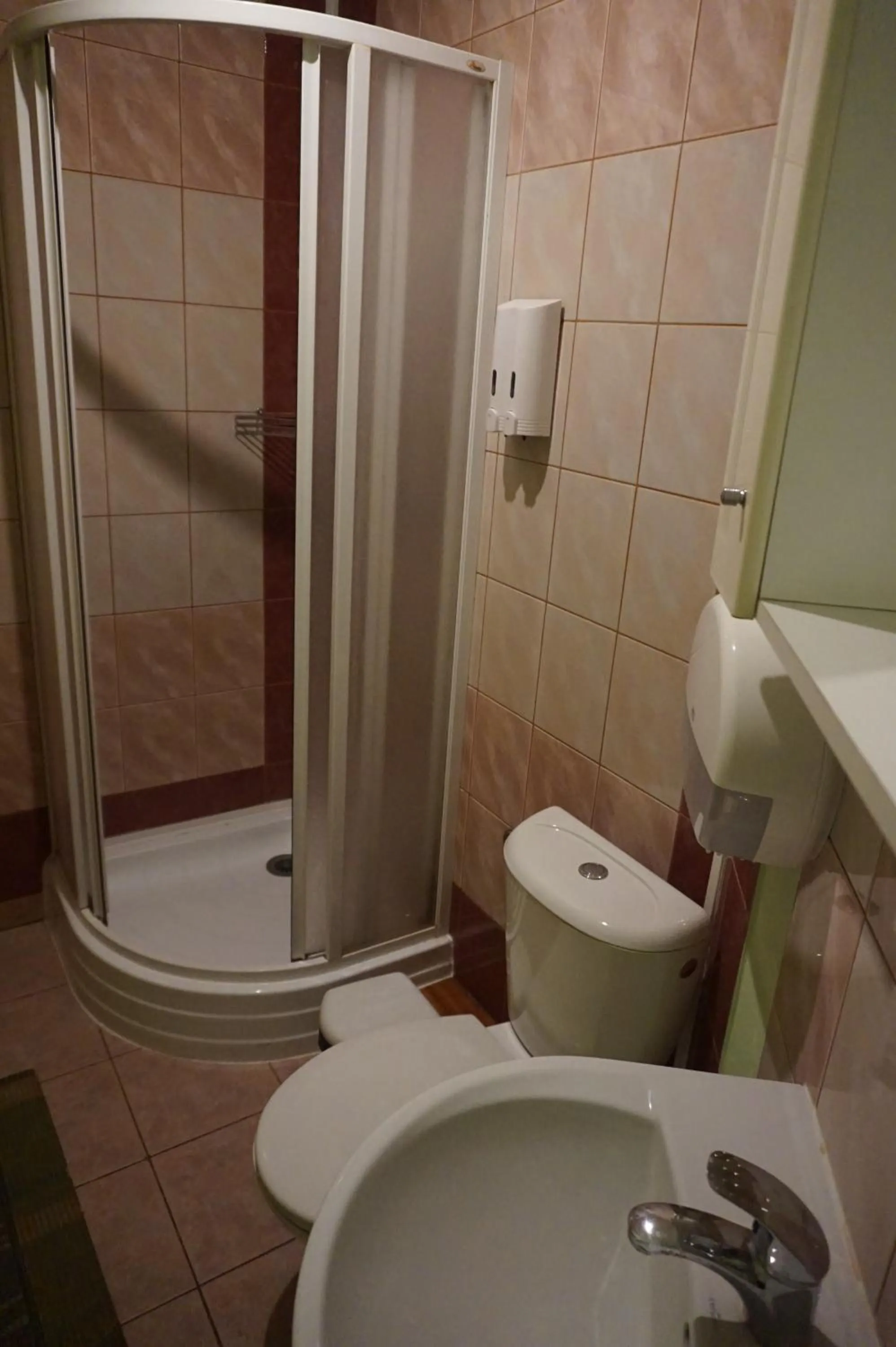 Shower in Hotel Erfolg