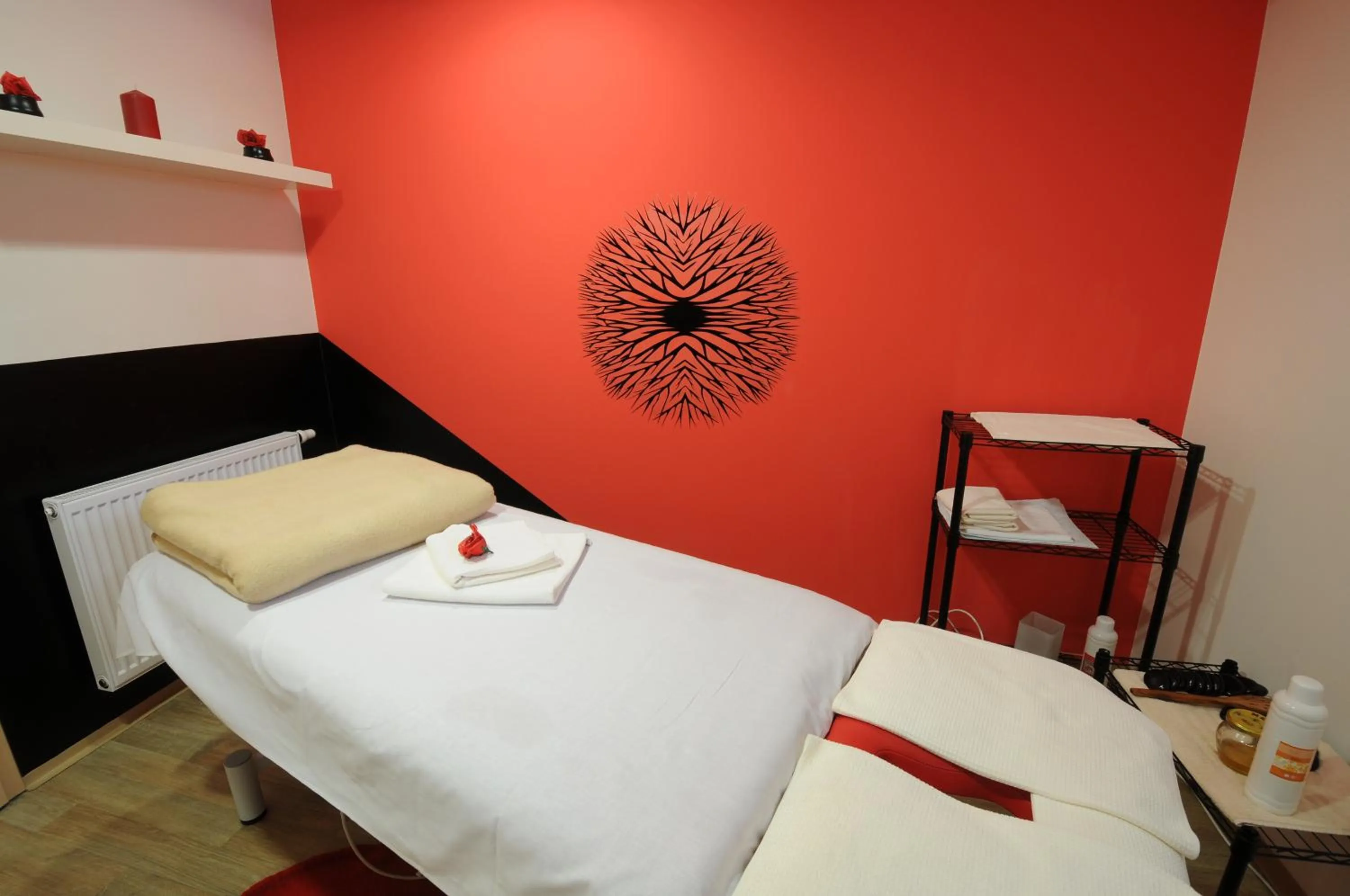 Massage, Bed in Wellness Resort Energetic