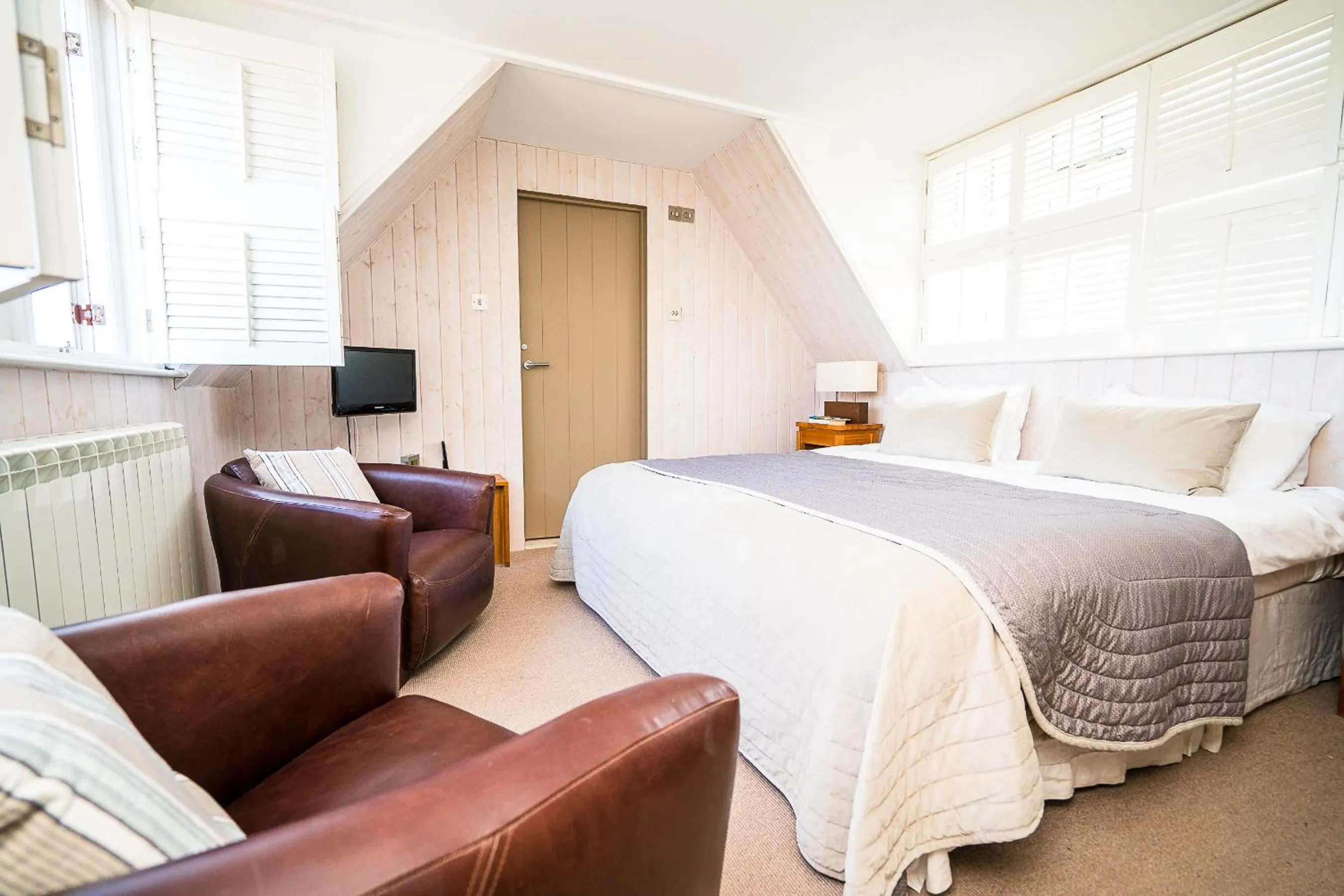 Bedroom, Bed in Fleur Du Jardin