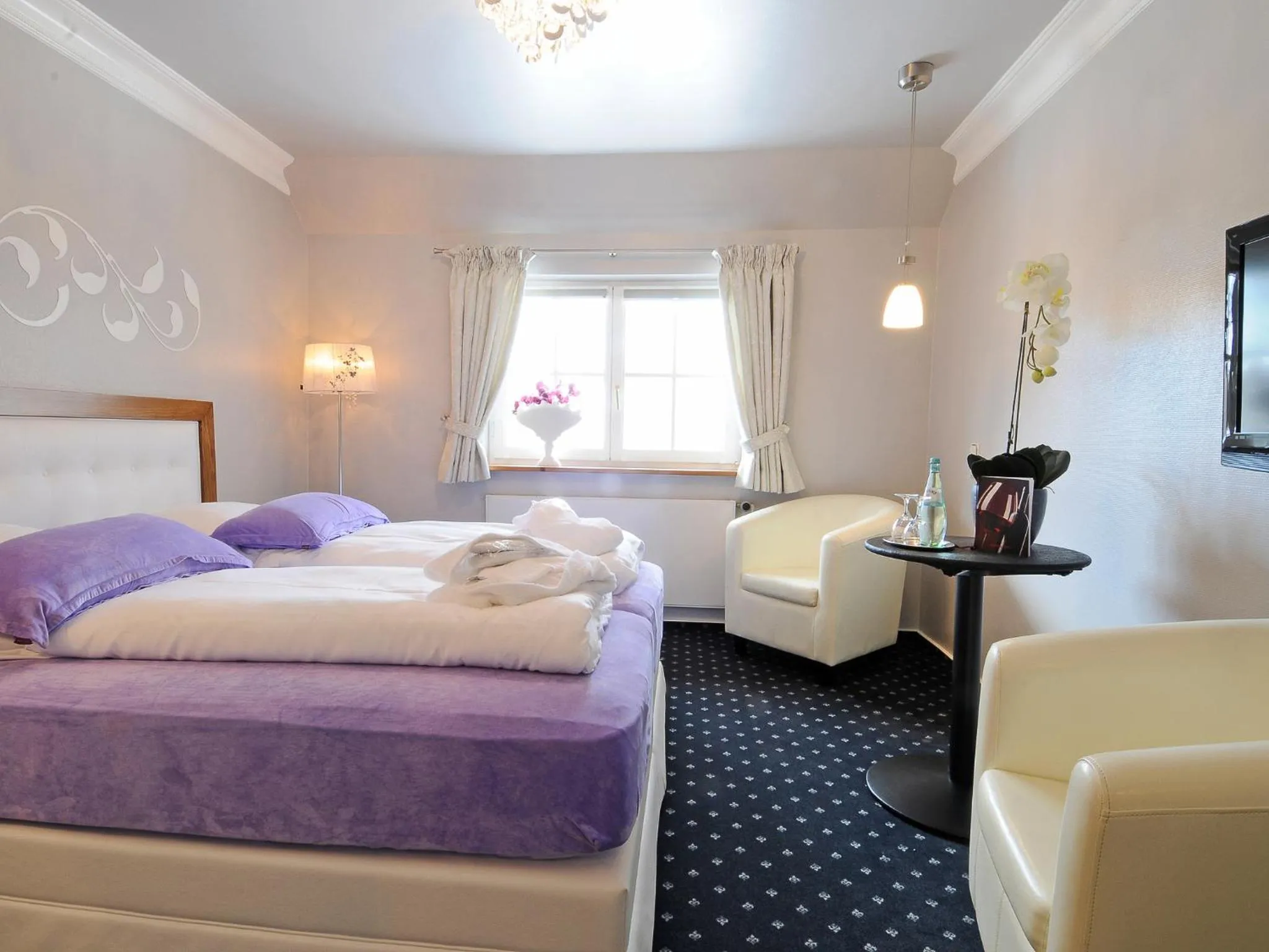 Bed in Amethyst Hotel Garni Lüneburg