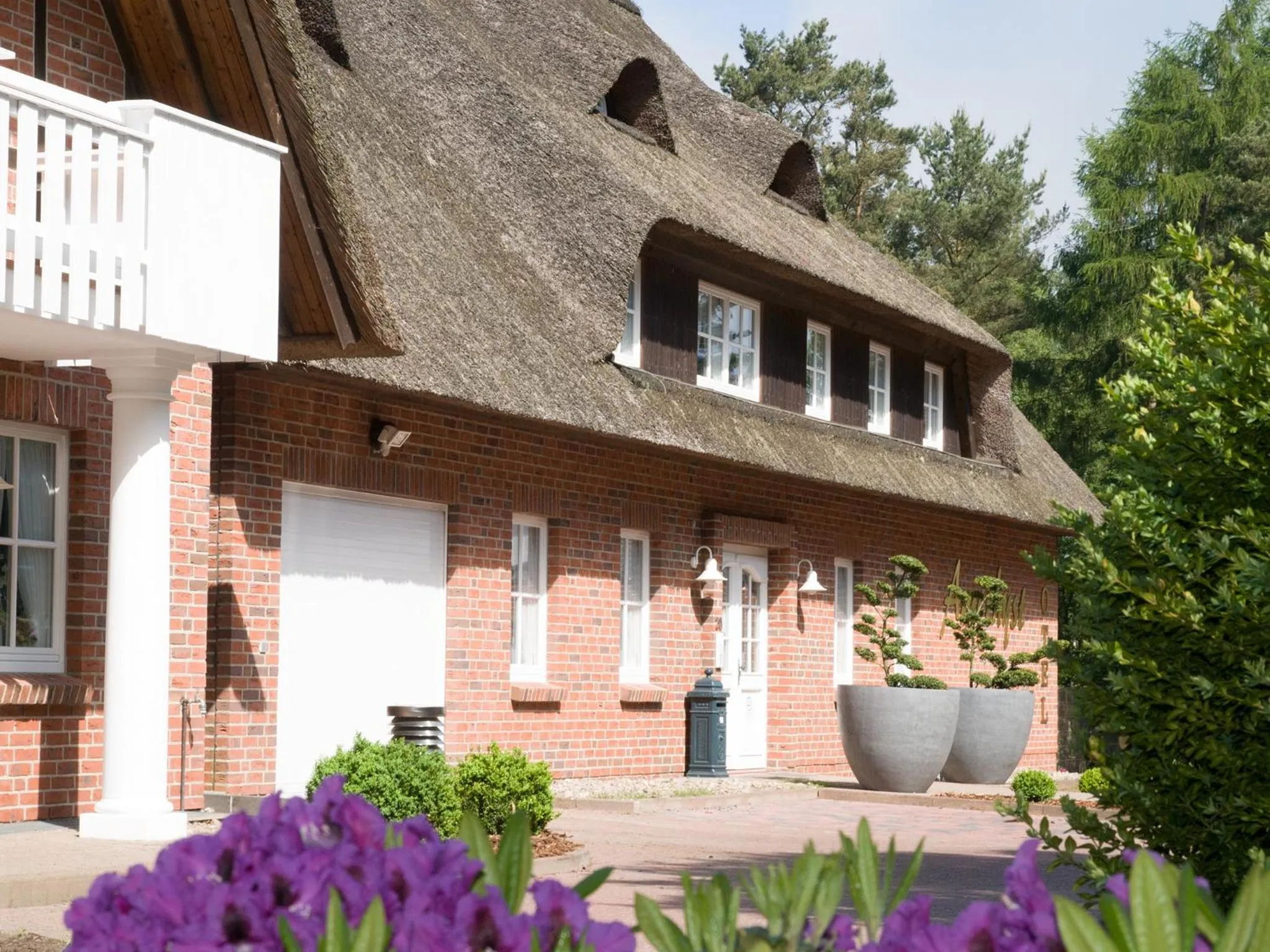 Facade/entrance in Amethyst Hotel Garni Lüneburg