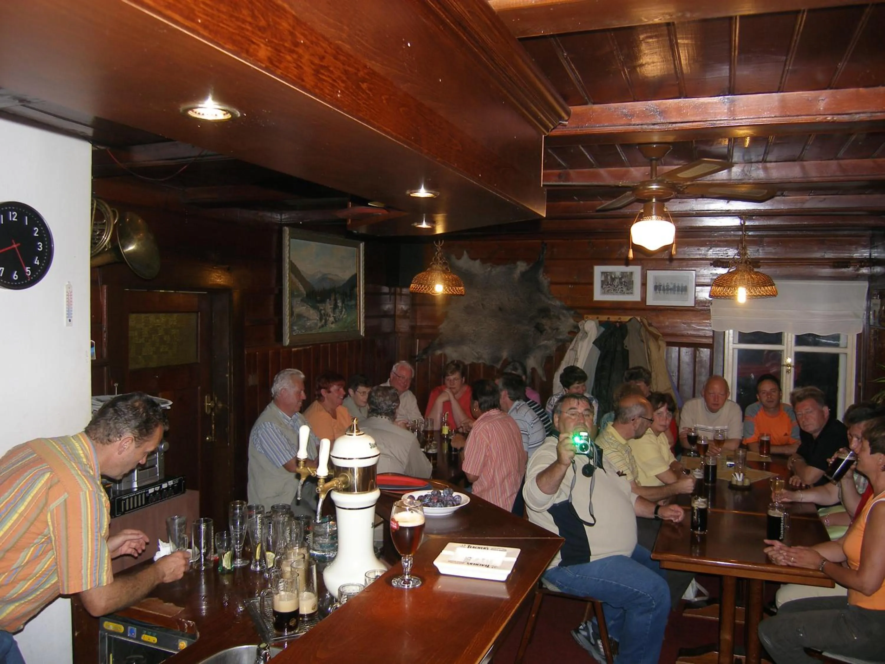 Restaurant/places to eat in Hotel Diana