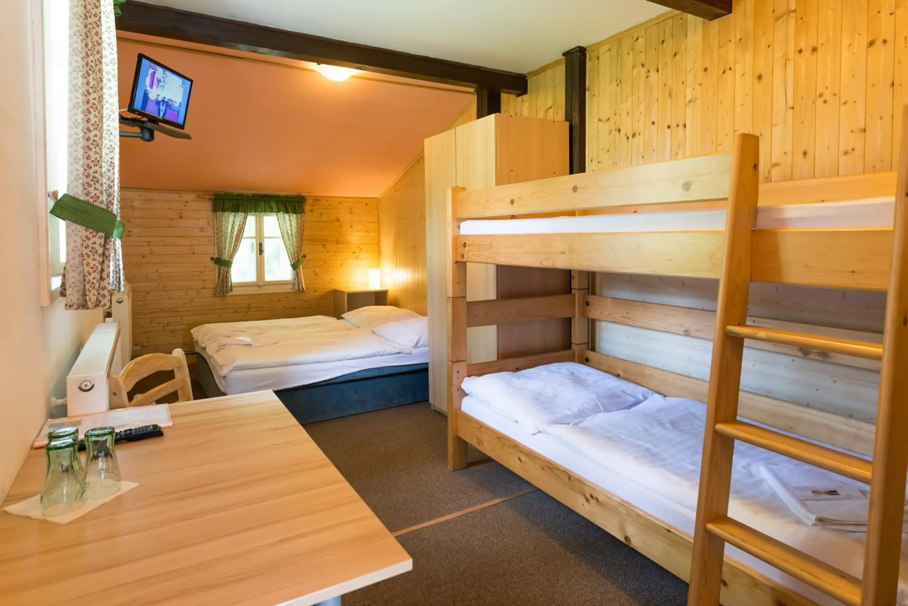 Standard Quadruple Room in Hotel Diana Standard Quadruple Room in Hotel Diana