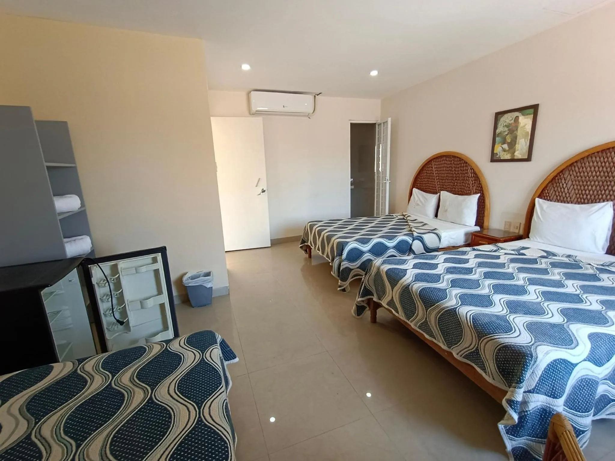 Photo of the whole room, Bed in Hotel Playa de Oro - Enfrente de WTC y Plazas Comerciales