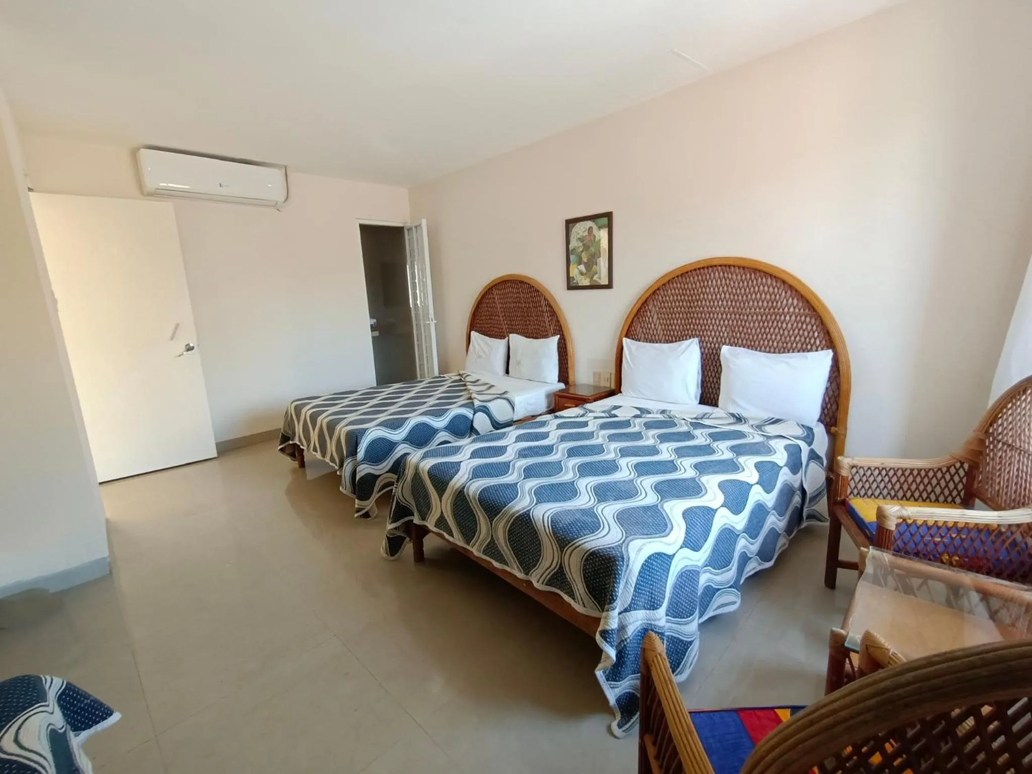 Photo of the whole room, Bed in Hotel Playa de Oro - Enfrente de WTC y Plazas Comerciales