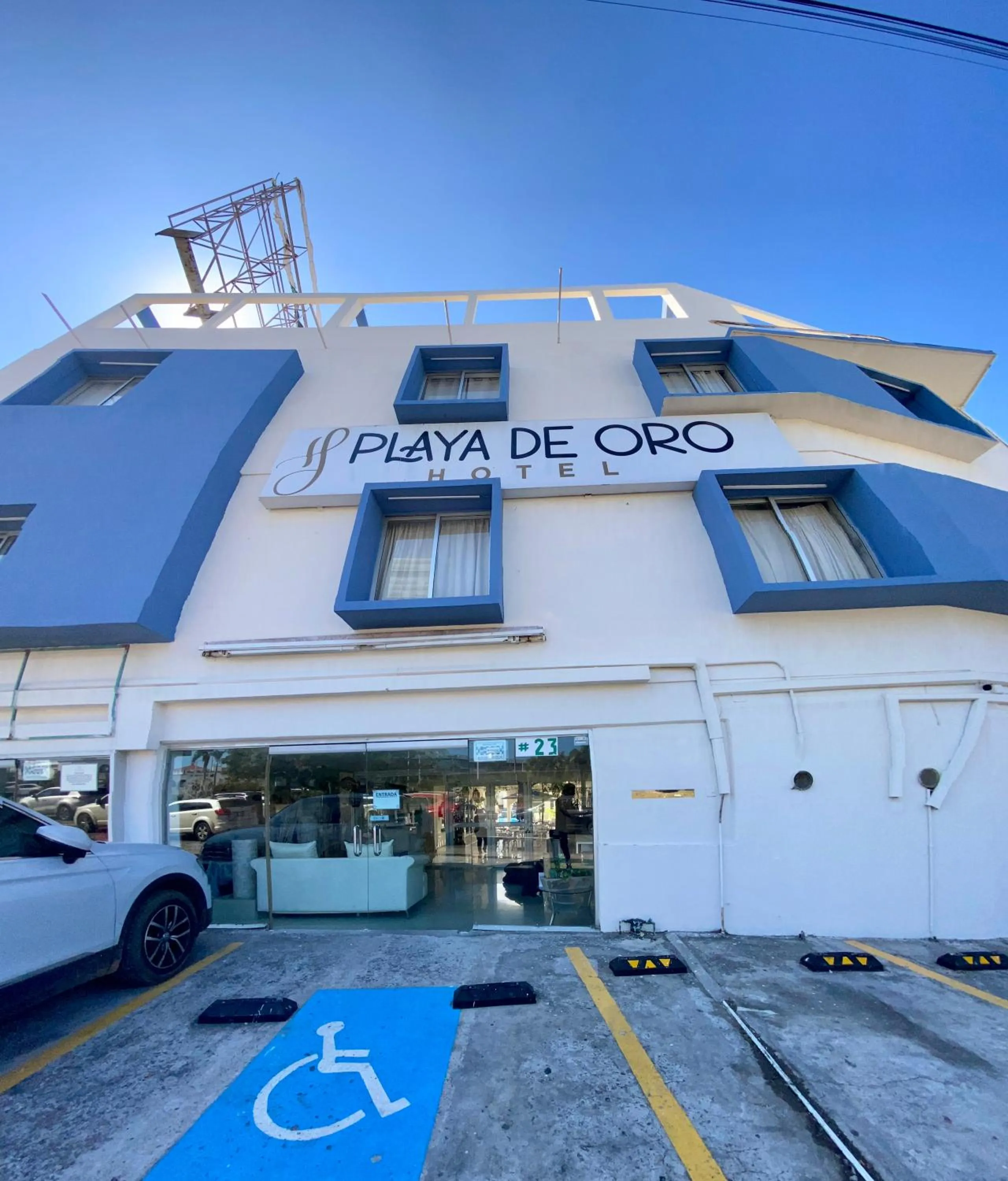 Parking in Hotel Playa de Oro - Enfrente de WTC y Plazas Comerciales