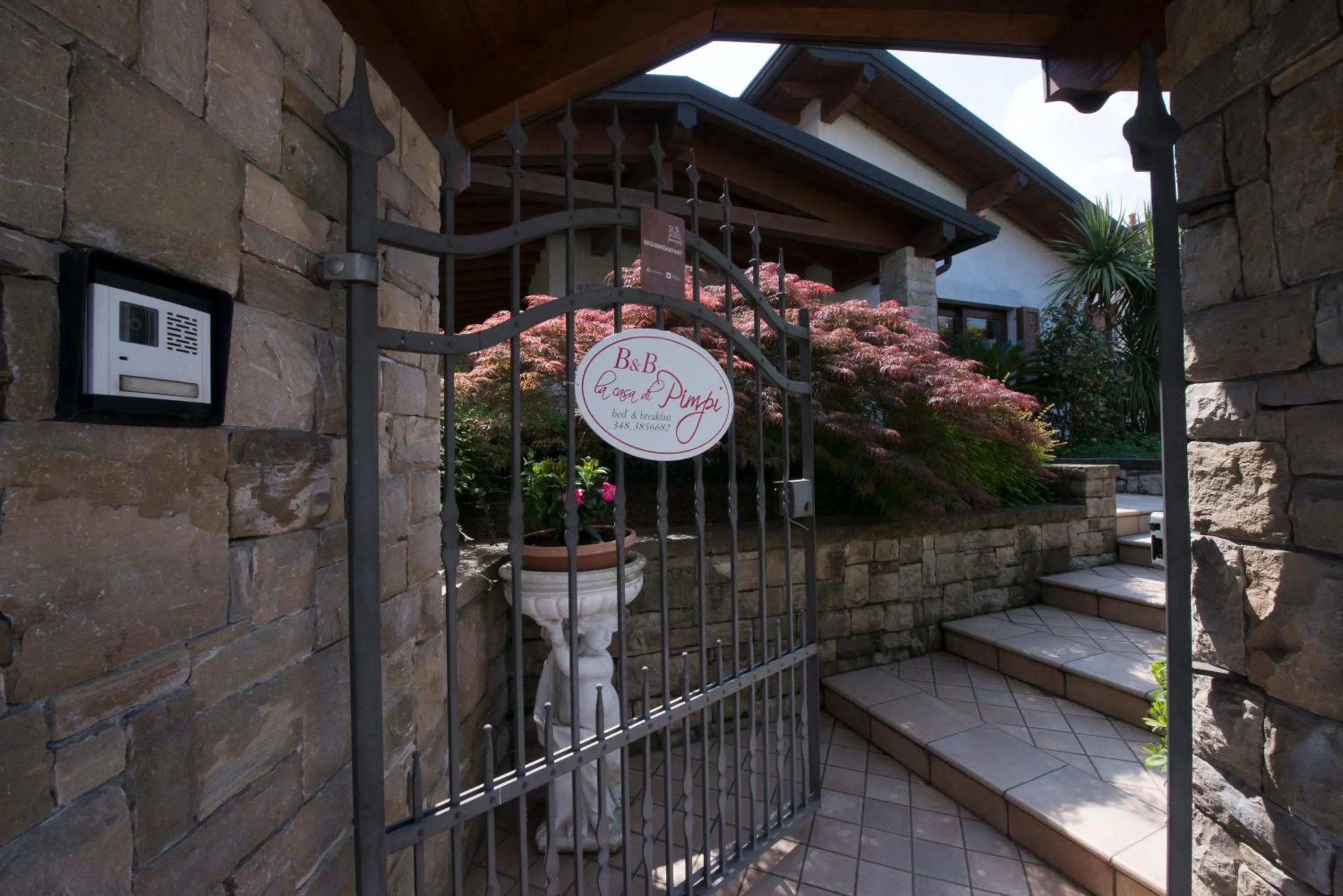 Facade/entrance in La Casa di Pimpi