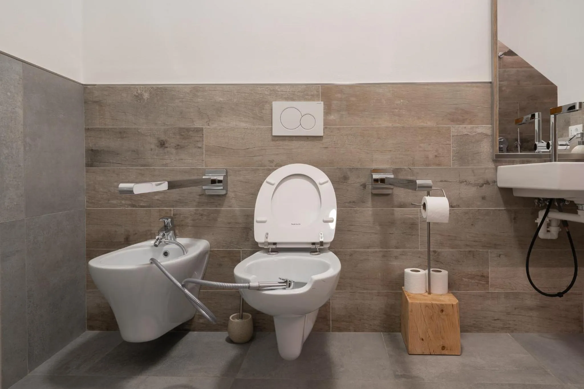 Toilet in MAMA Apartments