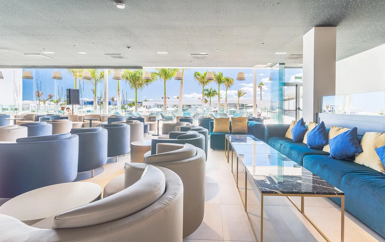 Lounge or bar in Hotel Lava Beach