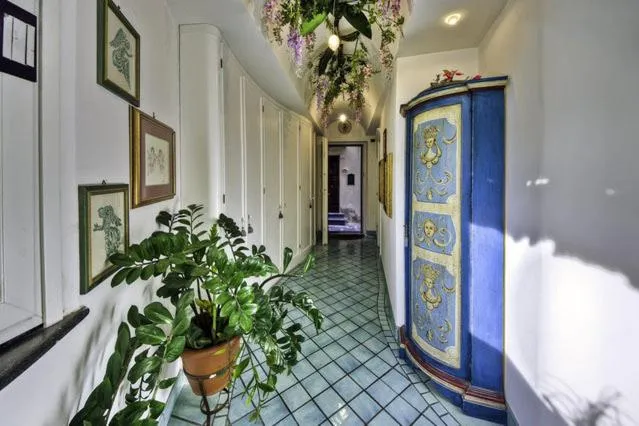 Decorative detail in Casa Mariannina