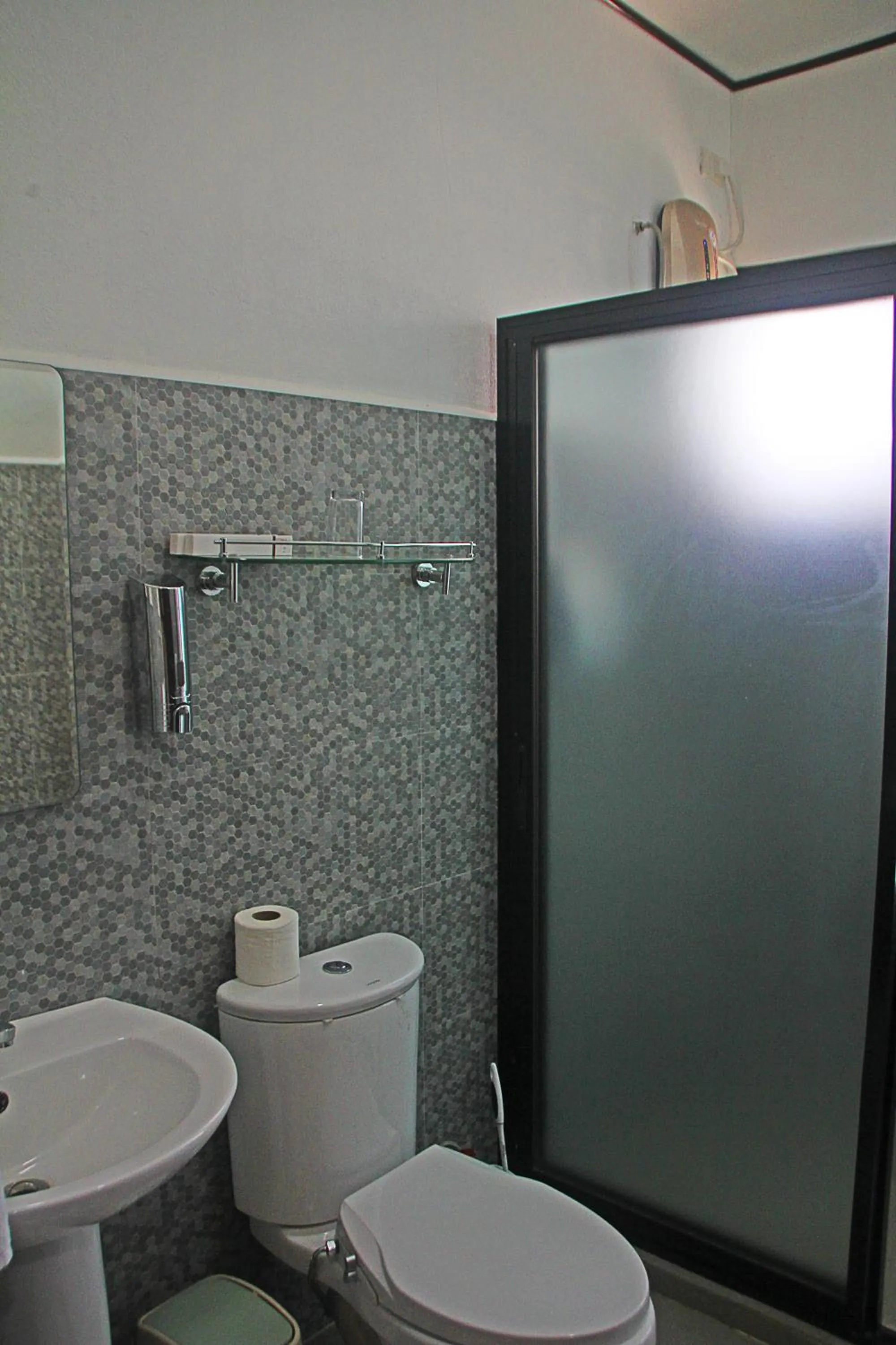 Shower in Hotel Oasis Port Barton