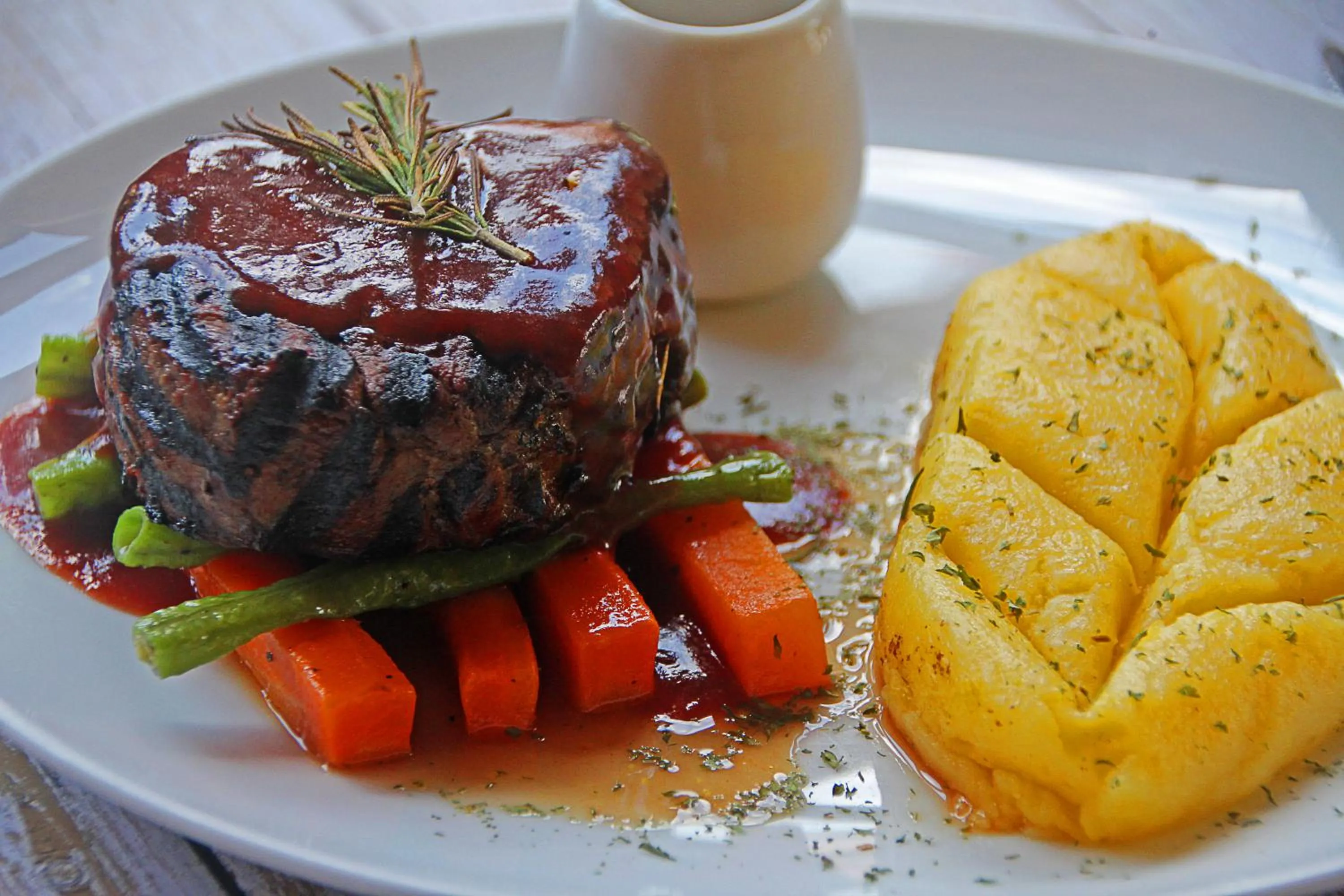 Food and drinks in Hotel Oasis Port Barton