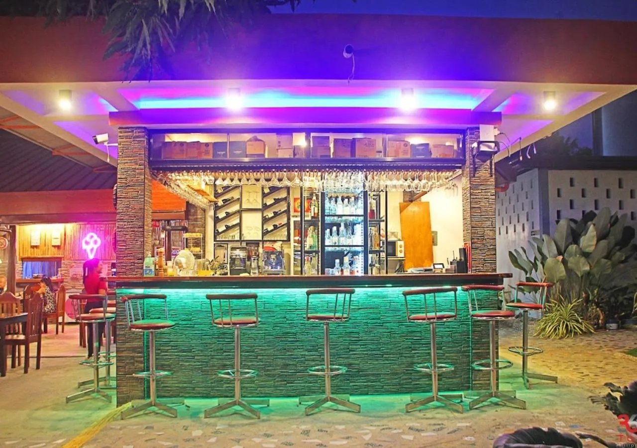 Lounge or bar in Hotel Oasis Port Barton