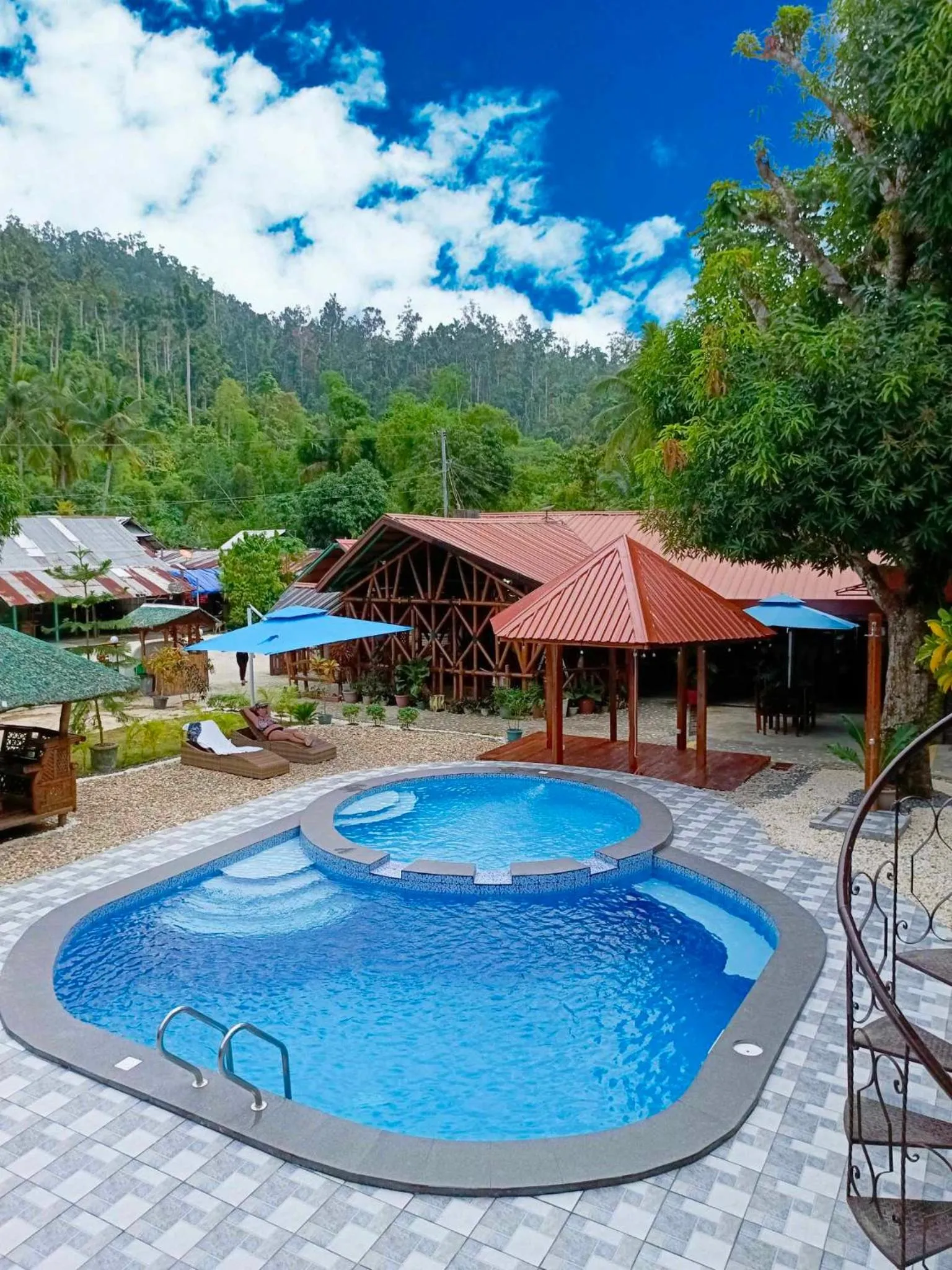 Pool view in Hotel Oasis Port Barton