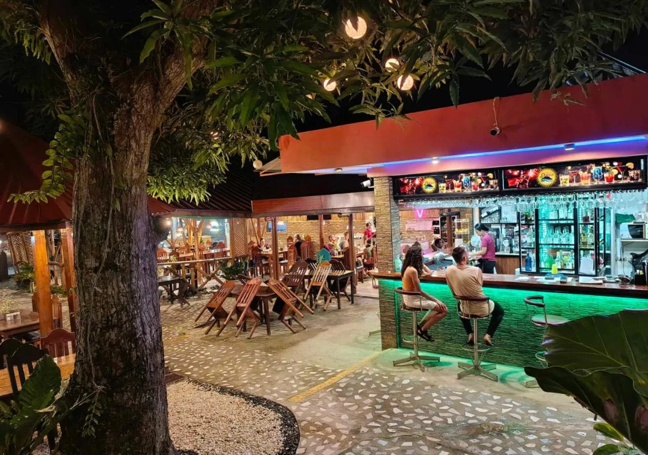 Lounge or bar in Hotel Oasis Port Barton