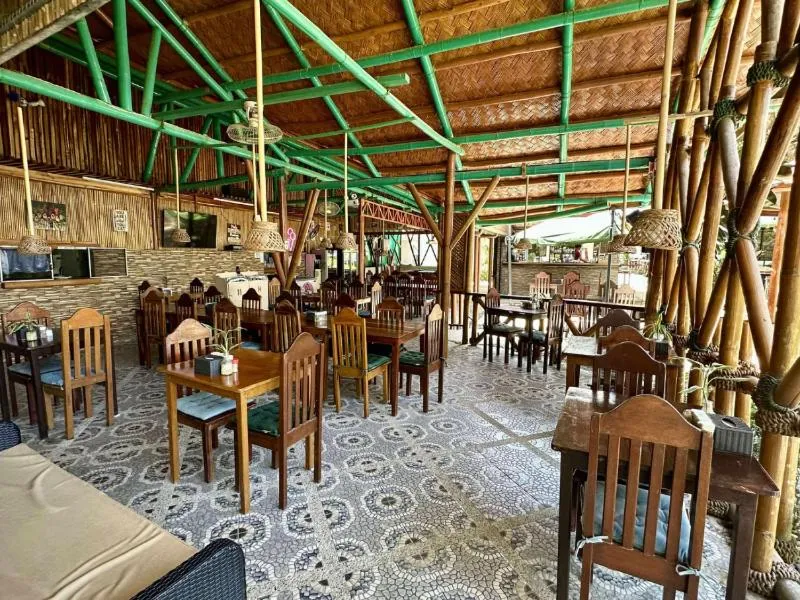 Restaurant/places to eat in Hotel Oasis Port Barton